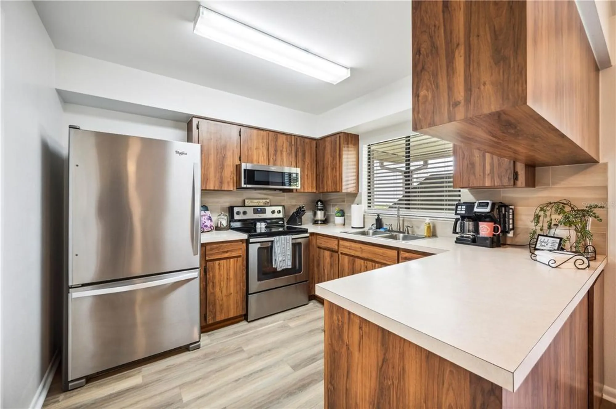 Property Slideshow image 11 of 37 | 1608 colonnades cir, Lakeland, FL, 33811