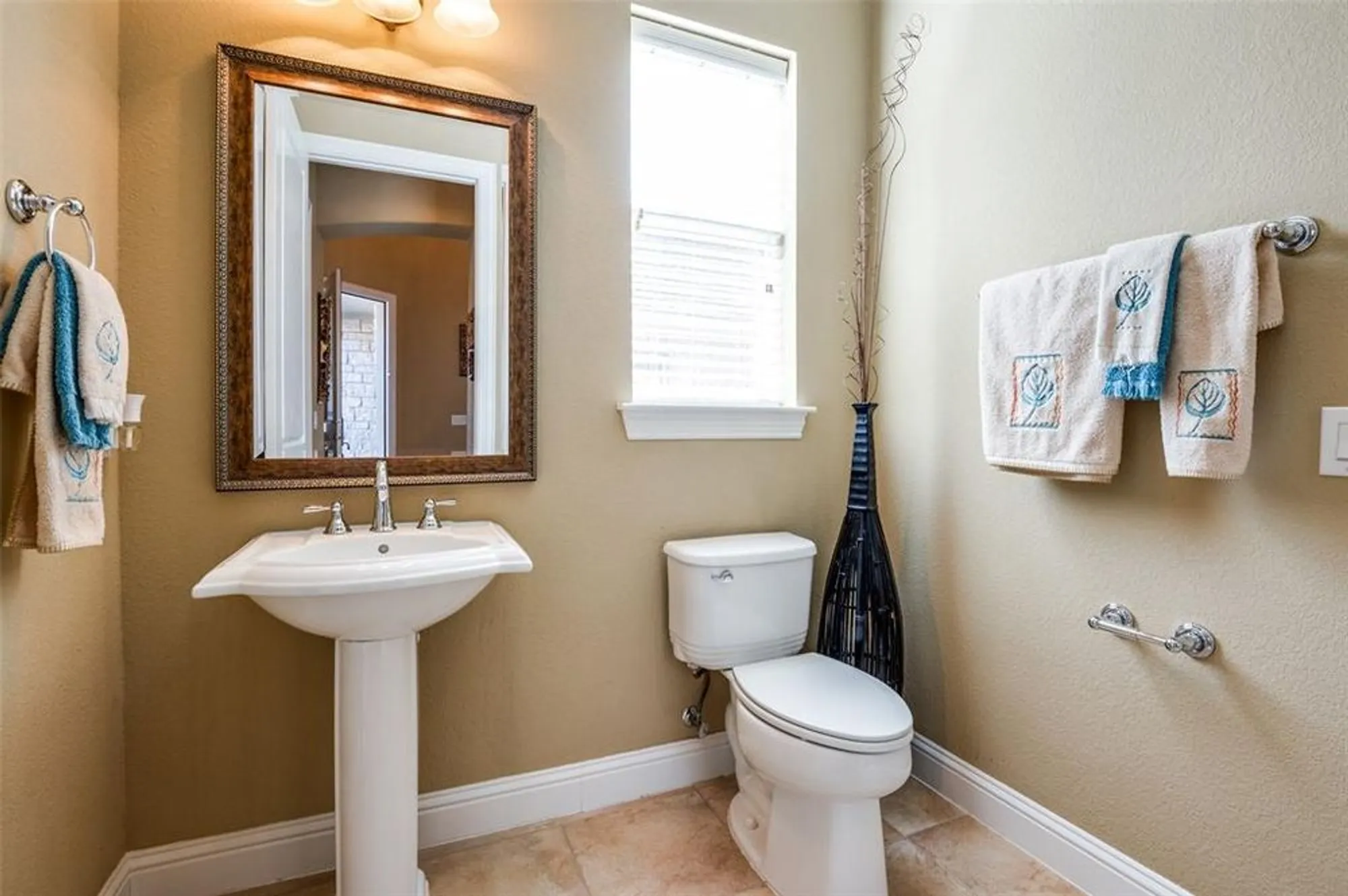 Property Slideshow image 17 of 25 | 7205 oakmont dr, Frisco, TX, 75036