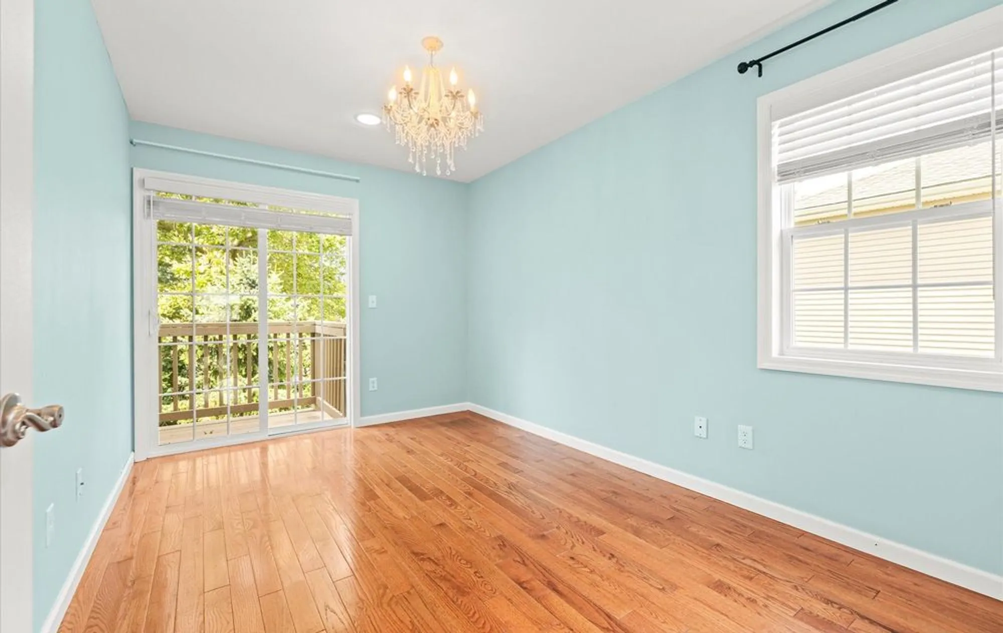 Property Slideshow image 14 of 20 | 1002 willow ln, Valley Stream, NY, 11580