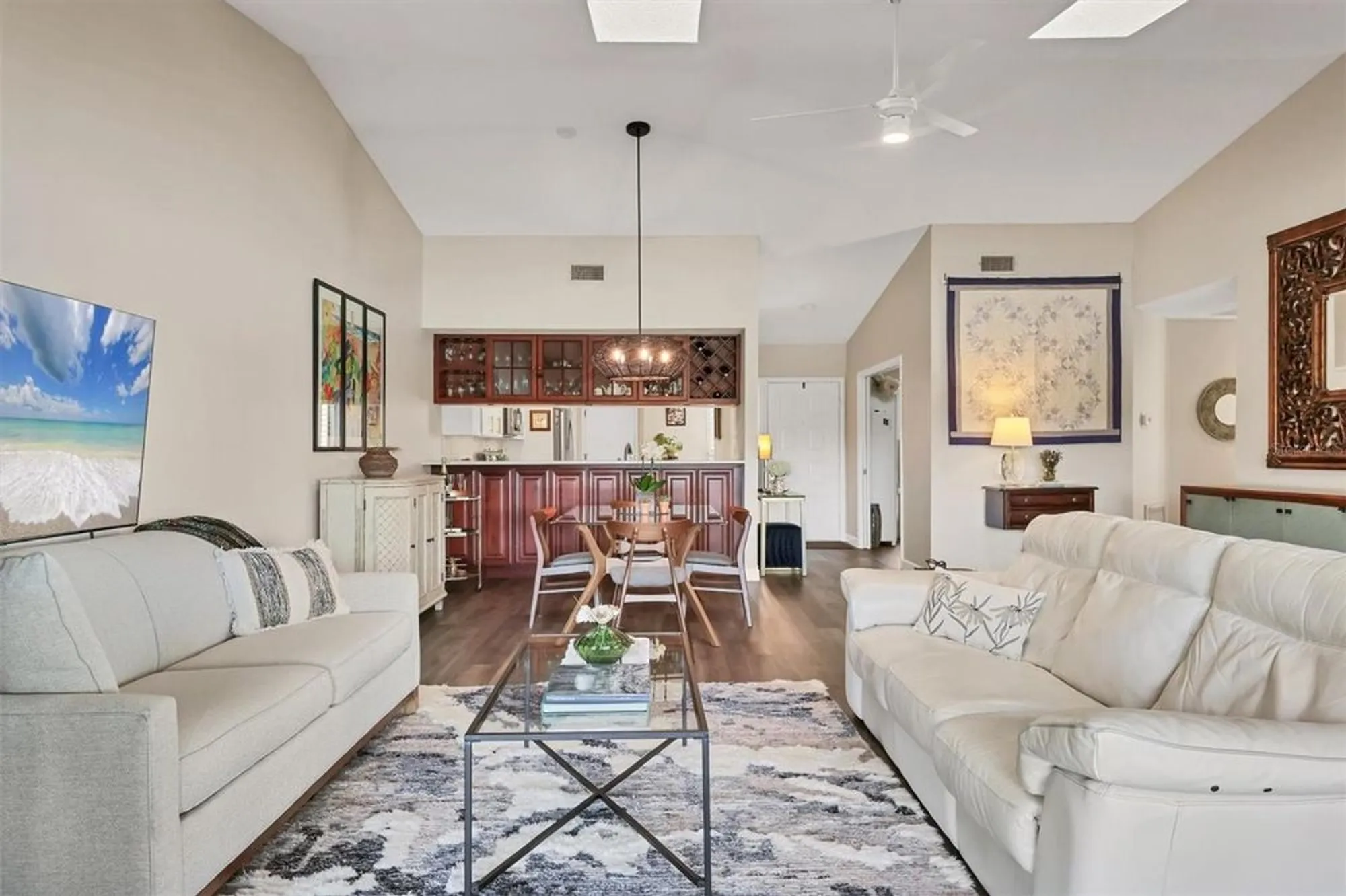 Property Slideshow image 9 of 55 | 3861 wilshire cir 115, Sarasota, FL, 34238