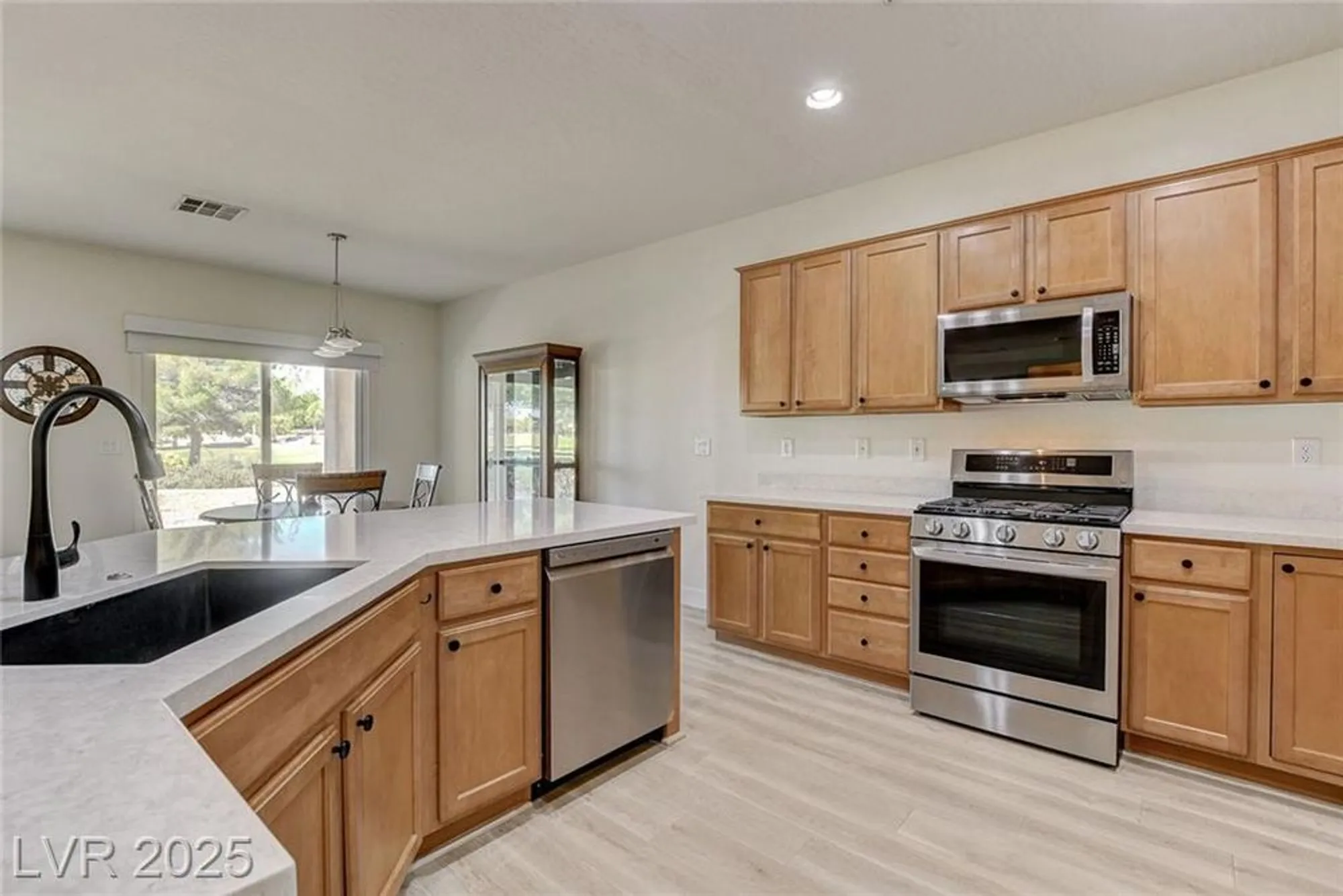 Property Slideshow image 10 of 64 | 7873 broadwing dr, North Las Vegas, NV, 89084