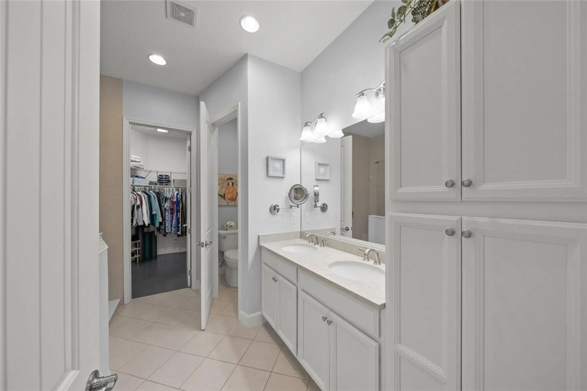 Property Slideshow image 17 of 51 | 340 sapphire lake dr unit 201, Bradenton, FL, 34209