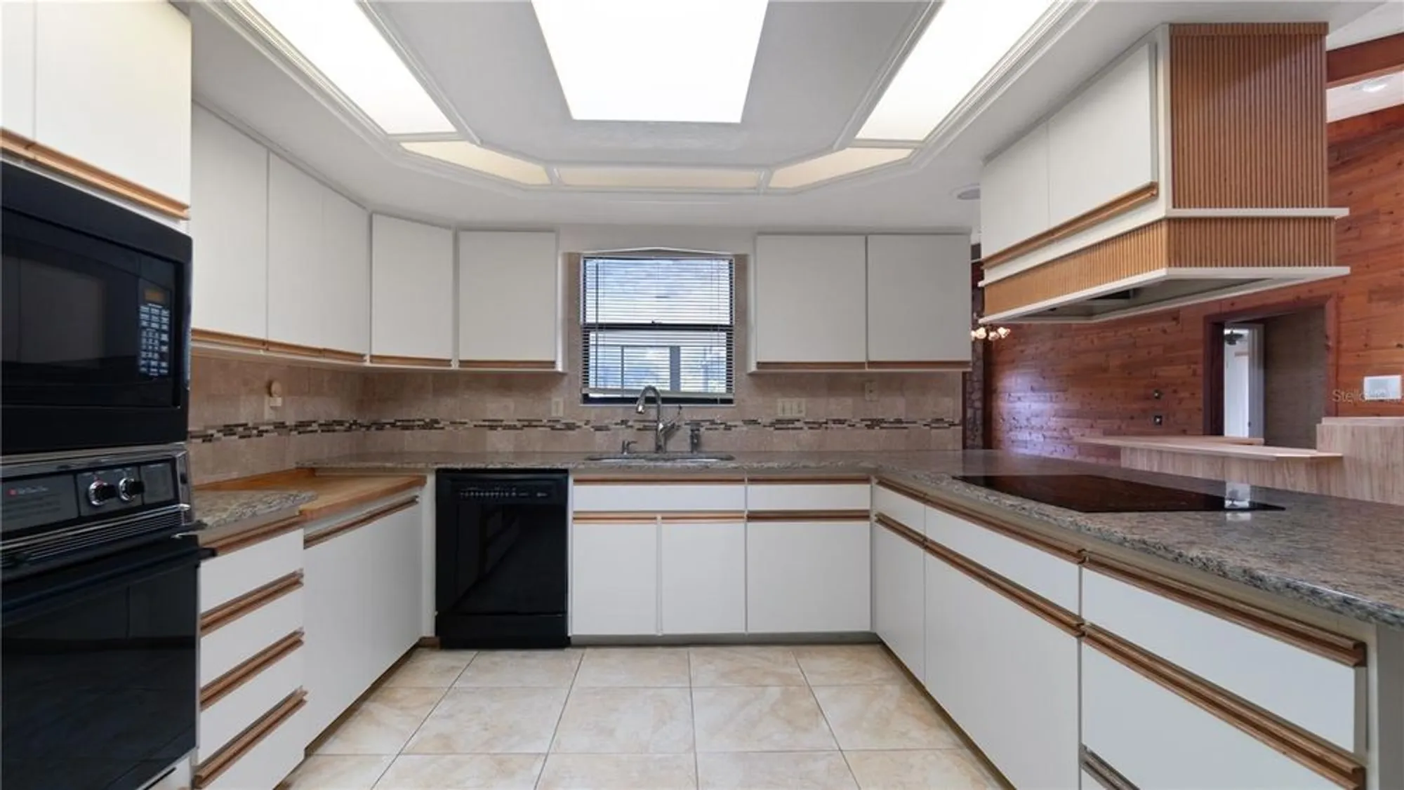 Property Slideshow image 17 of 50 | 965 pelican bay dr, Daytona Beach, FL, 32119