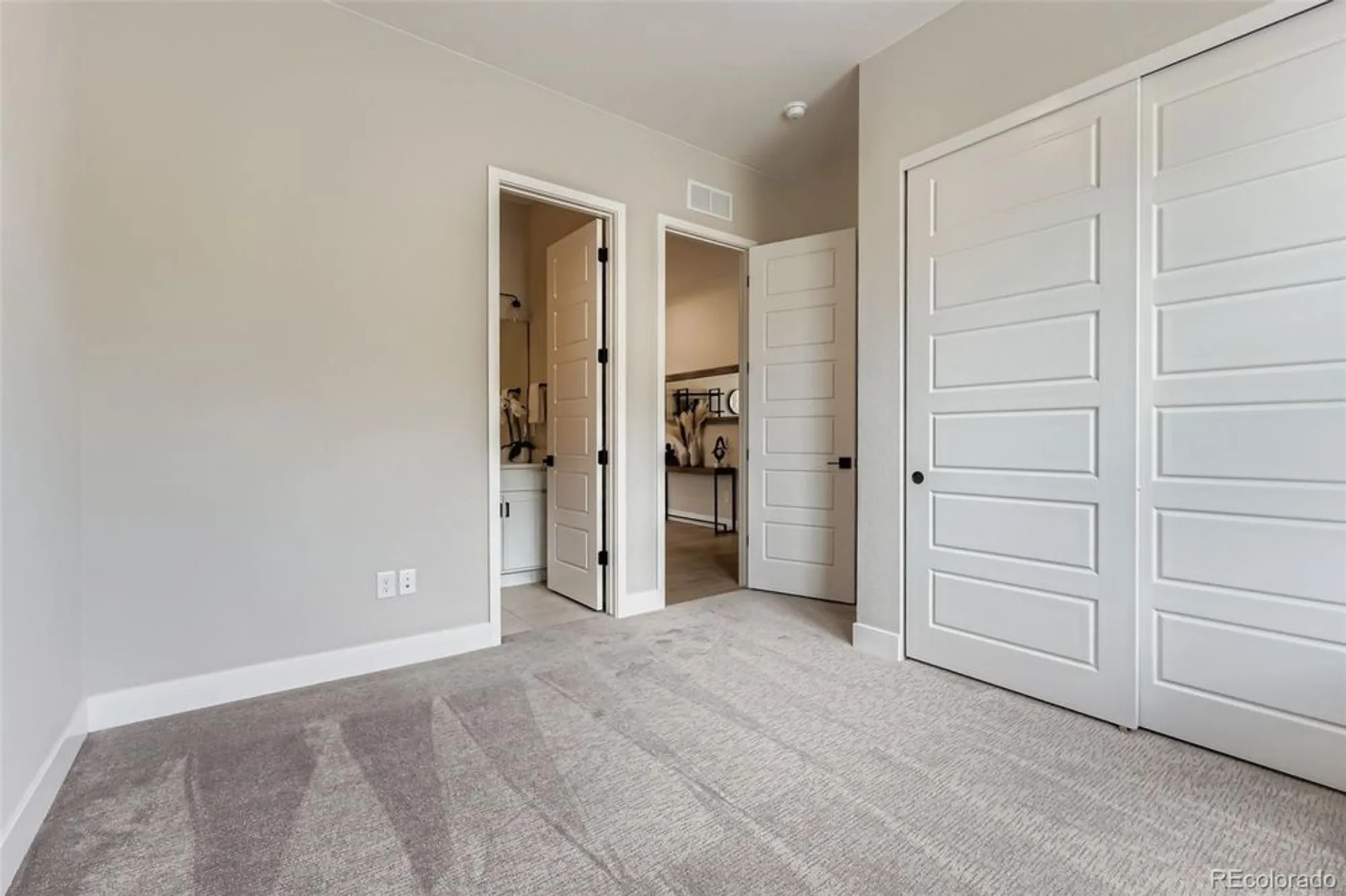 Property Slideshow image 19 of 39 | 2165 grayside cir, Castle Rock, CO, 80109