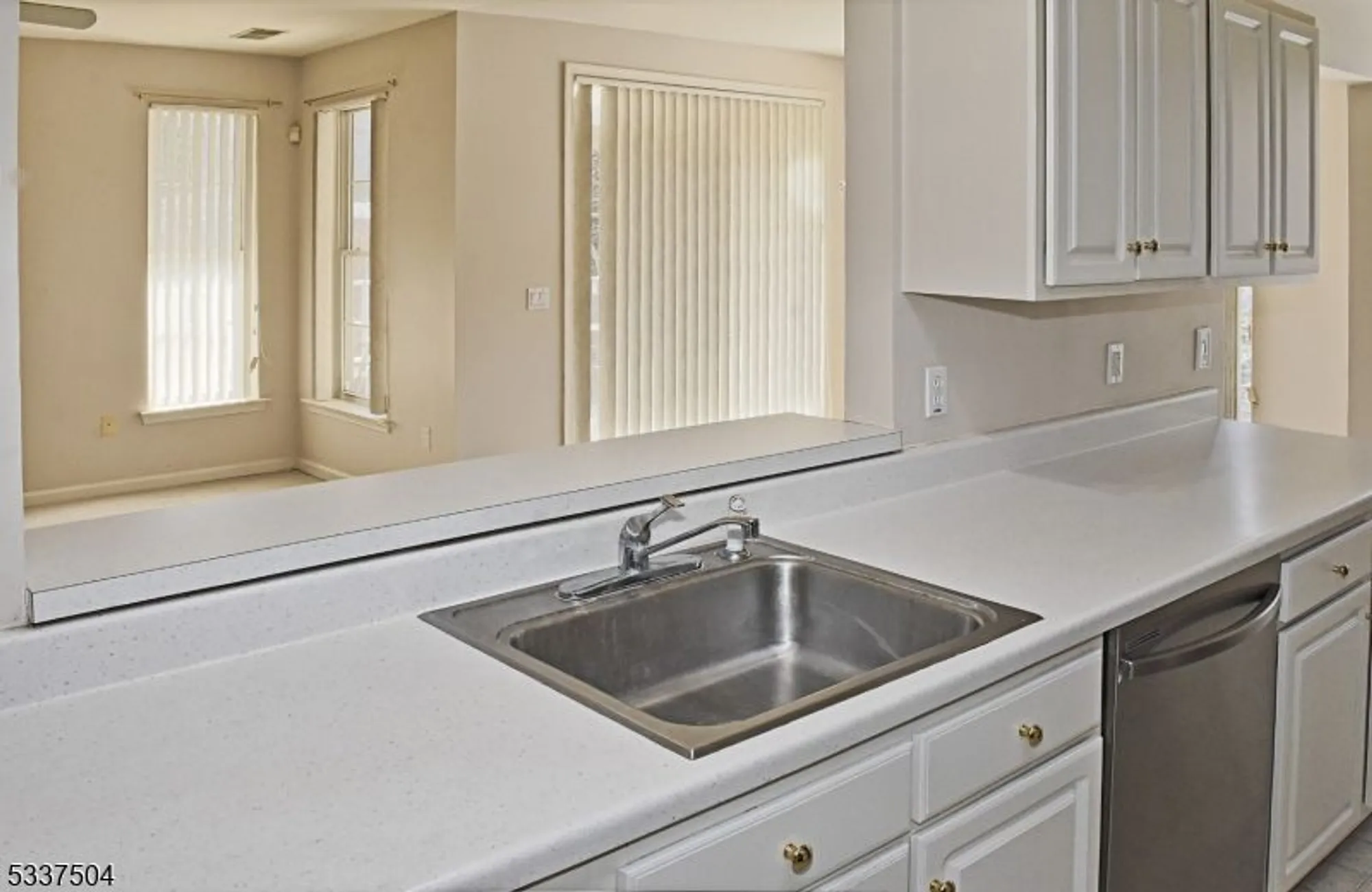 Property Slideshow image 3 of 28 | 204 cleveland ln, Rockaway Boro, NJ, 07866