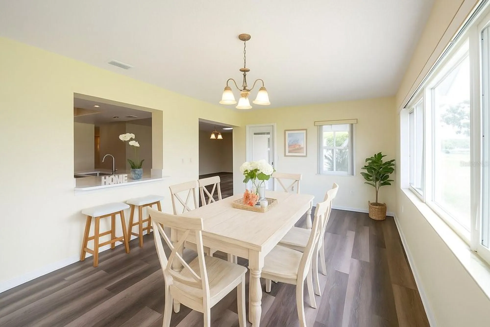 Property Slideshow image 9 of 33 | 1005 harefield cir # 43, Sun City Center, FL, 33573