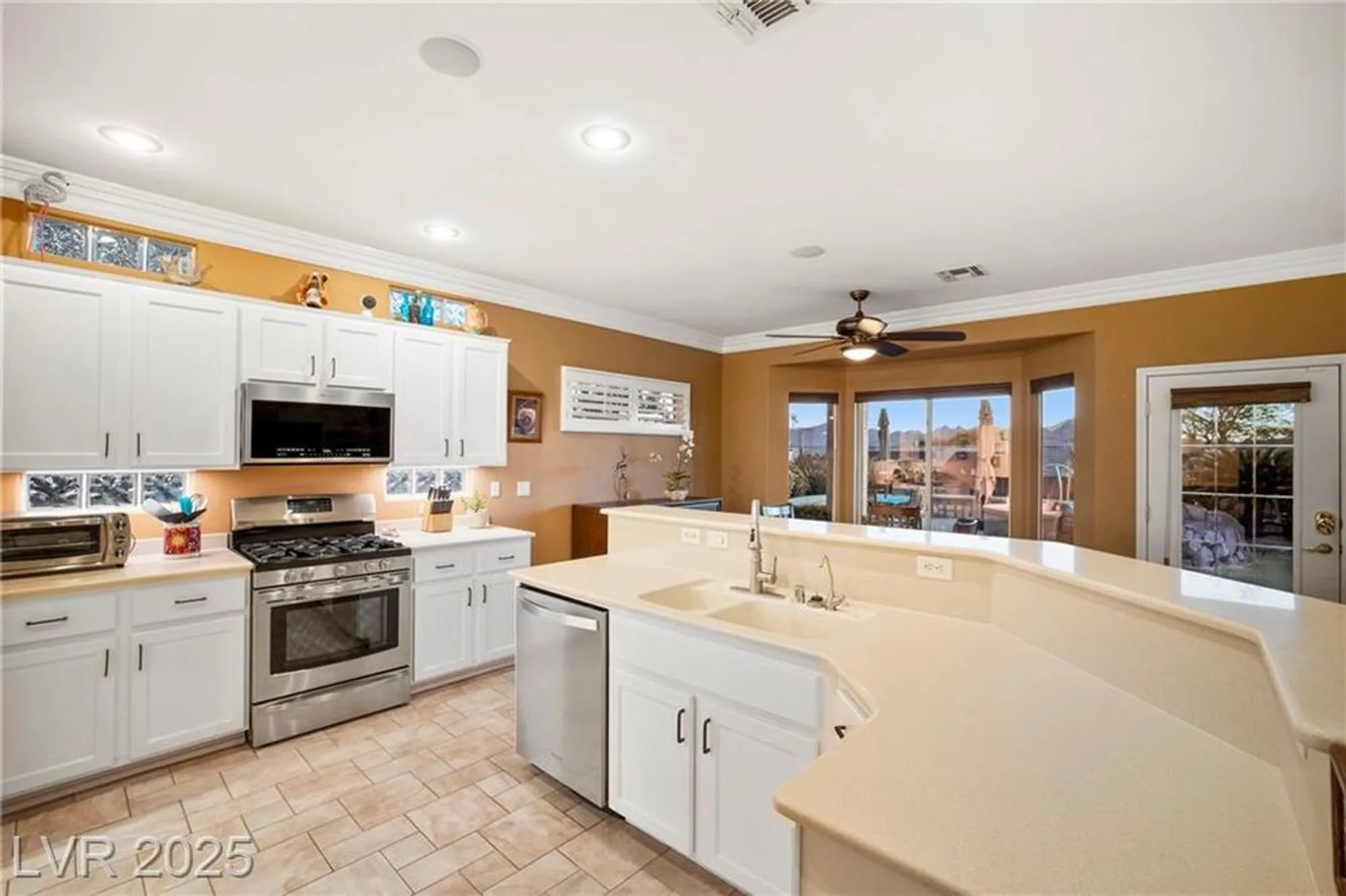 Property Slideshow image 6 of 24 | 2731 goldcreek st, Henderson, NV, 89052