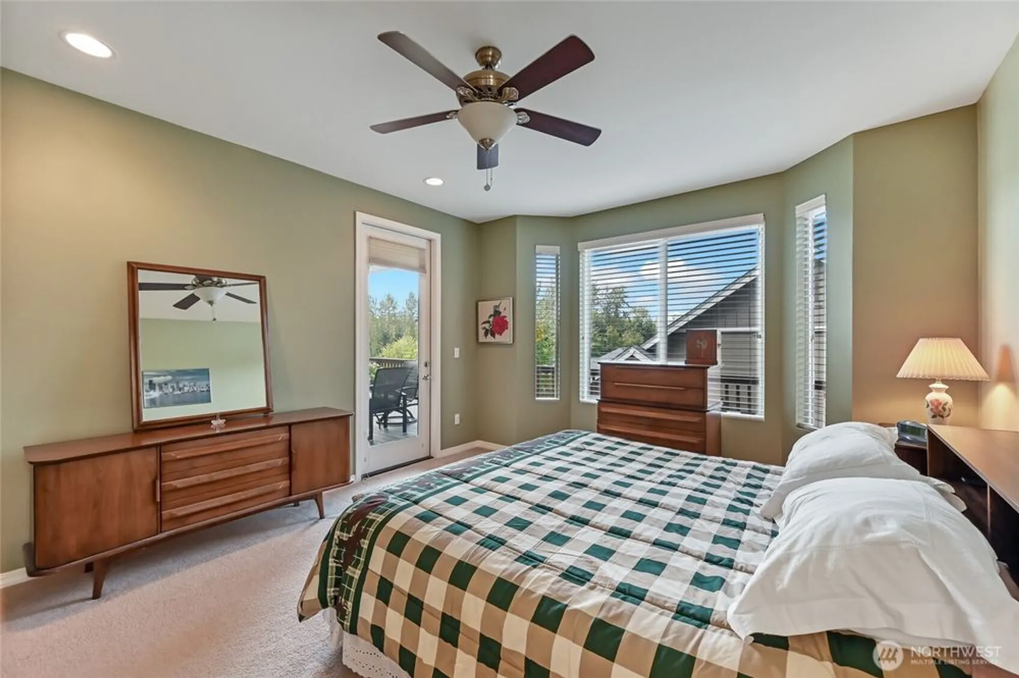 Property Slideshow image 20 of 32 | 13841 231st ln, Redmond, WA, 98053