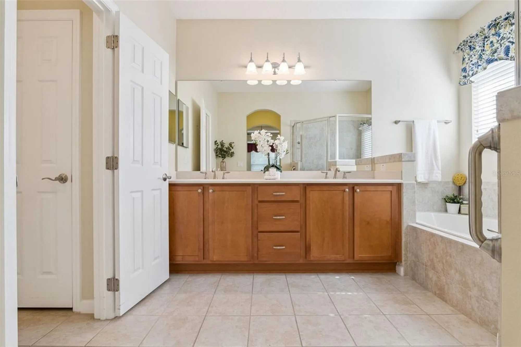 Property Slideshow image 21 of 48 | 1612 lincolnshire dr, Deland, FL, 32724