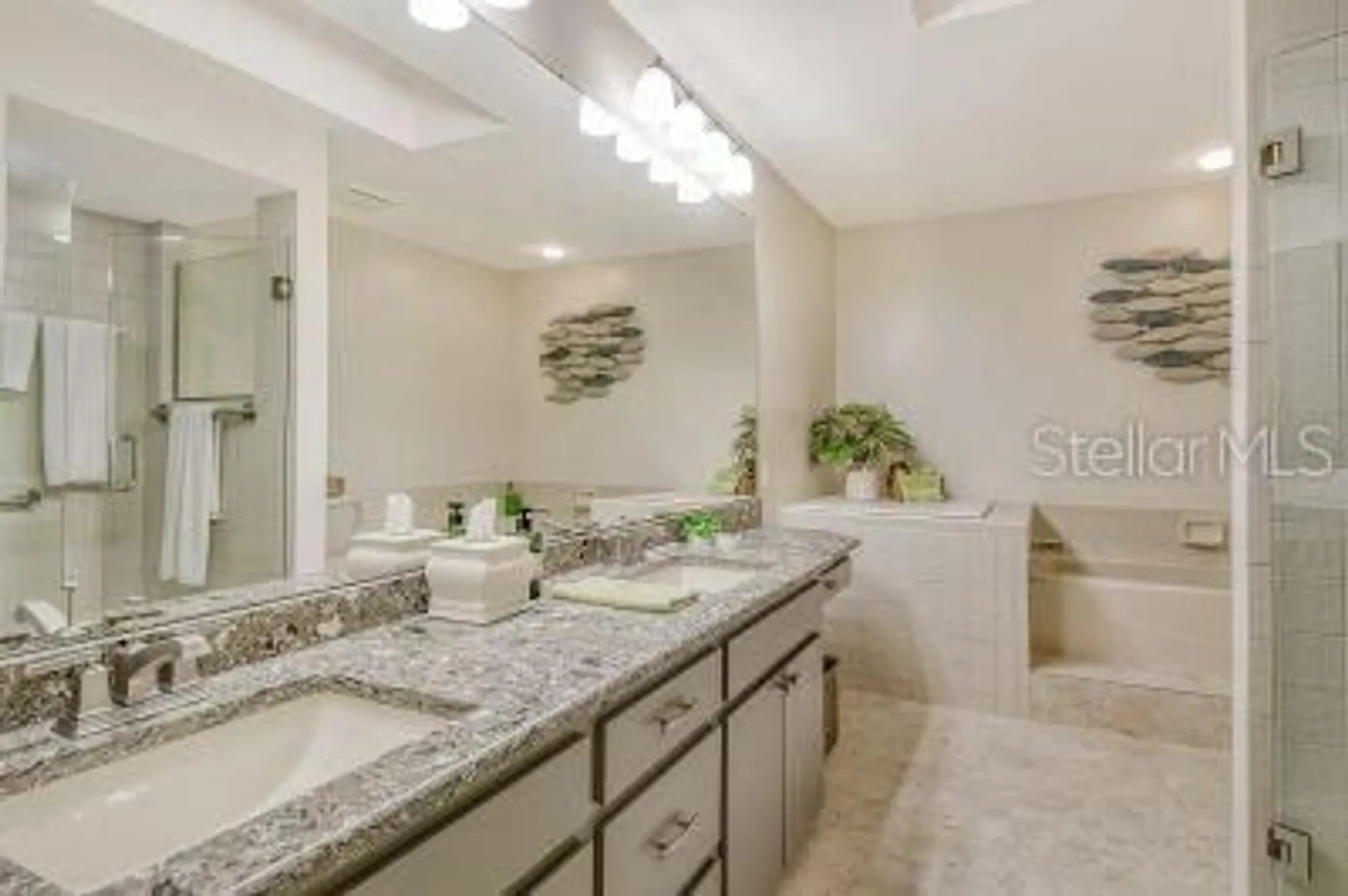 Property Slideshow image 20 of 28 | 3954 wilshire cir e # 165, Sarasota, FL, 34238