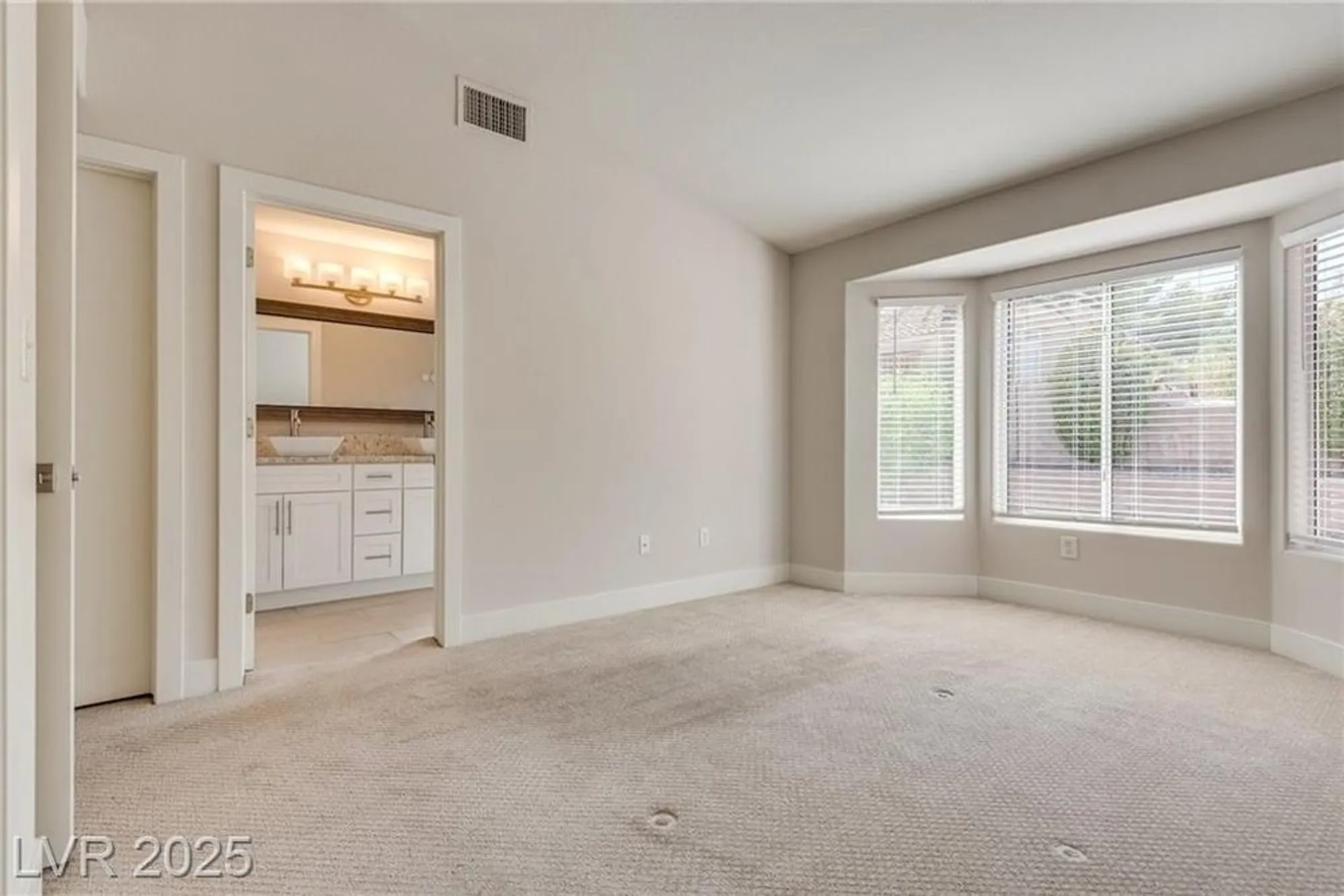 Property Slideshow image 24 of 44 | 2601 lotus hill dr, Las Vegas, NV, 89134