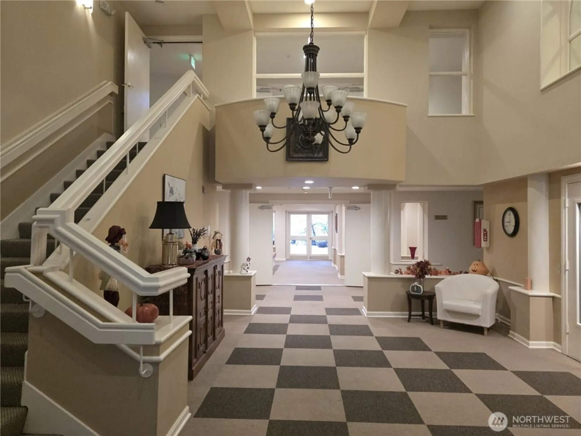 Property Slideshow image 3 of 40 | 3935 226th pl 313, Issaquah, WA, 98029