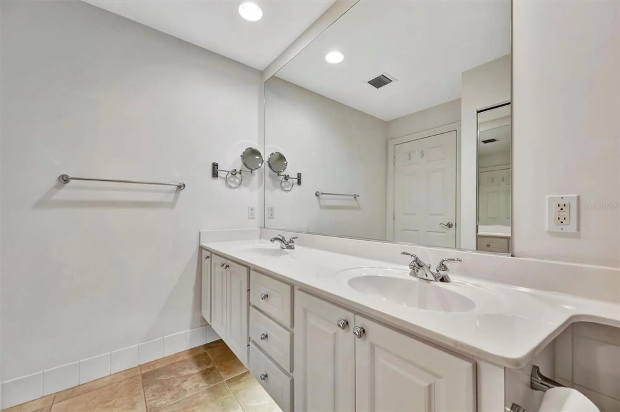 Property Slideshow image 23 of 51 | 5955 benevento dr, Sarasota, FL, 34238