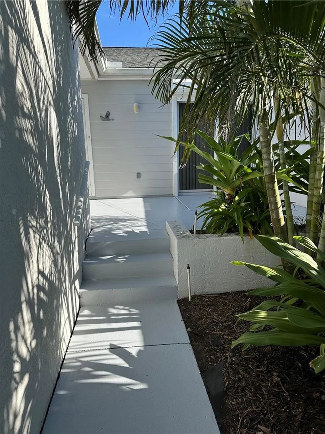 Property Slideshow image 12 of 37 | 967 waterside ln, Bradenton, FL, 34209