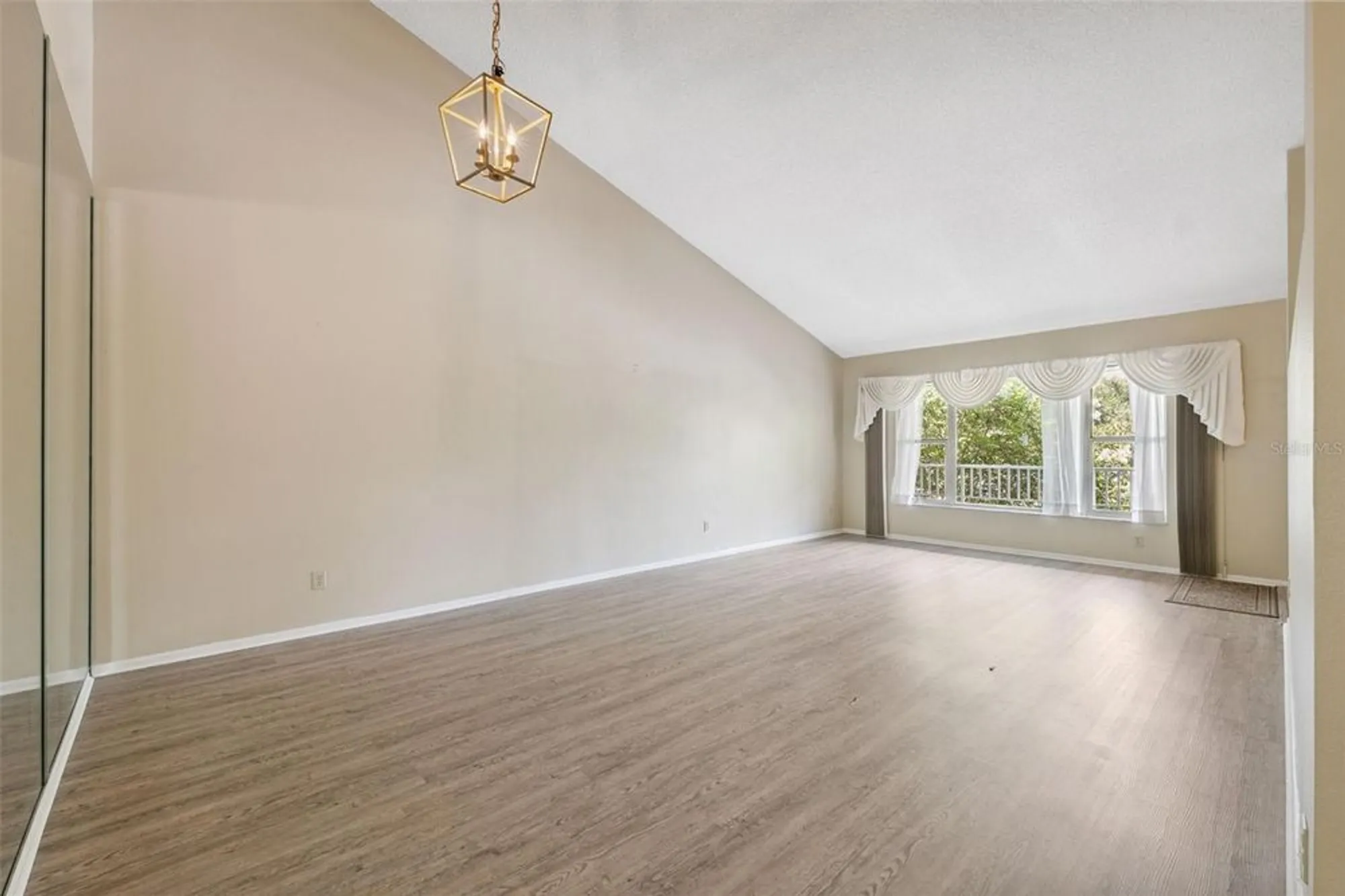 Property Slideshow image 9 of 49 | 2192 swedish dr 26, Clearwater, FL, 33763
