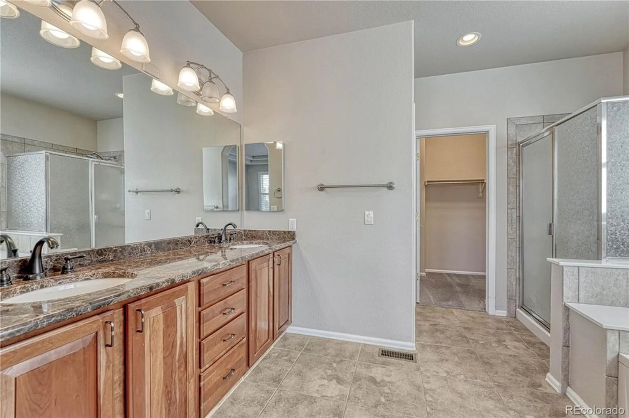 Property Slideshow image 21 of 46 | 8107 s catawba ct, Aurora, CO, 80016