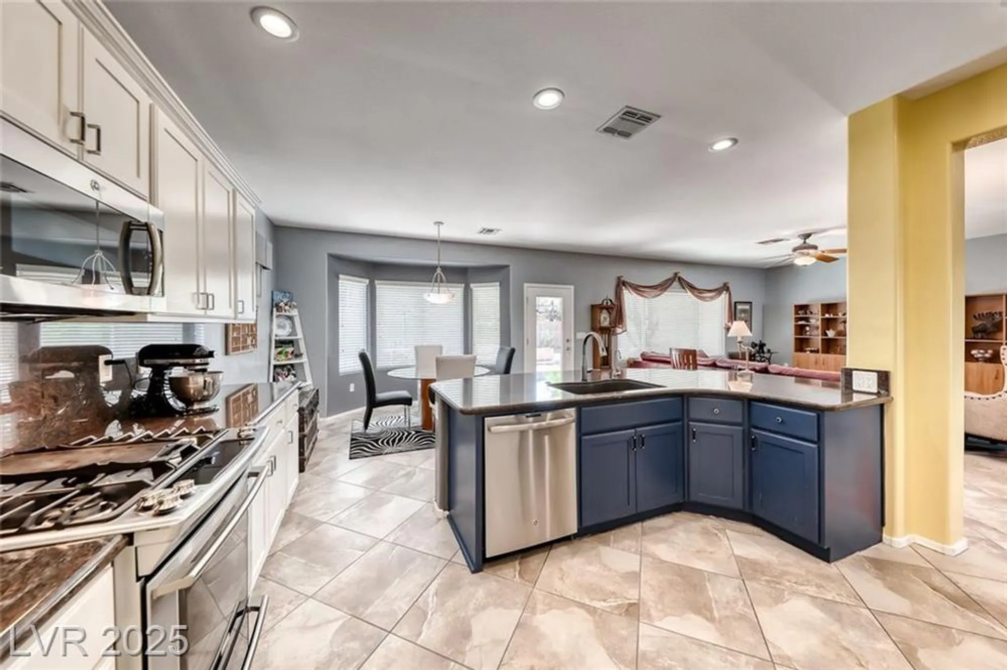 Property Slideshow image 17 of 47 | 2356 great elk dr, Henderson, NV, 89052
