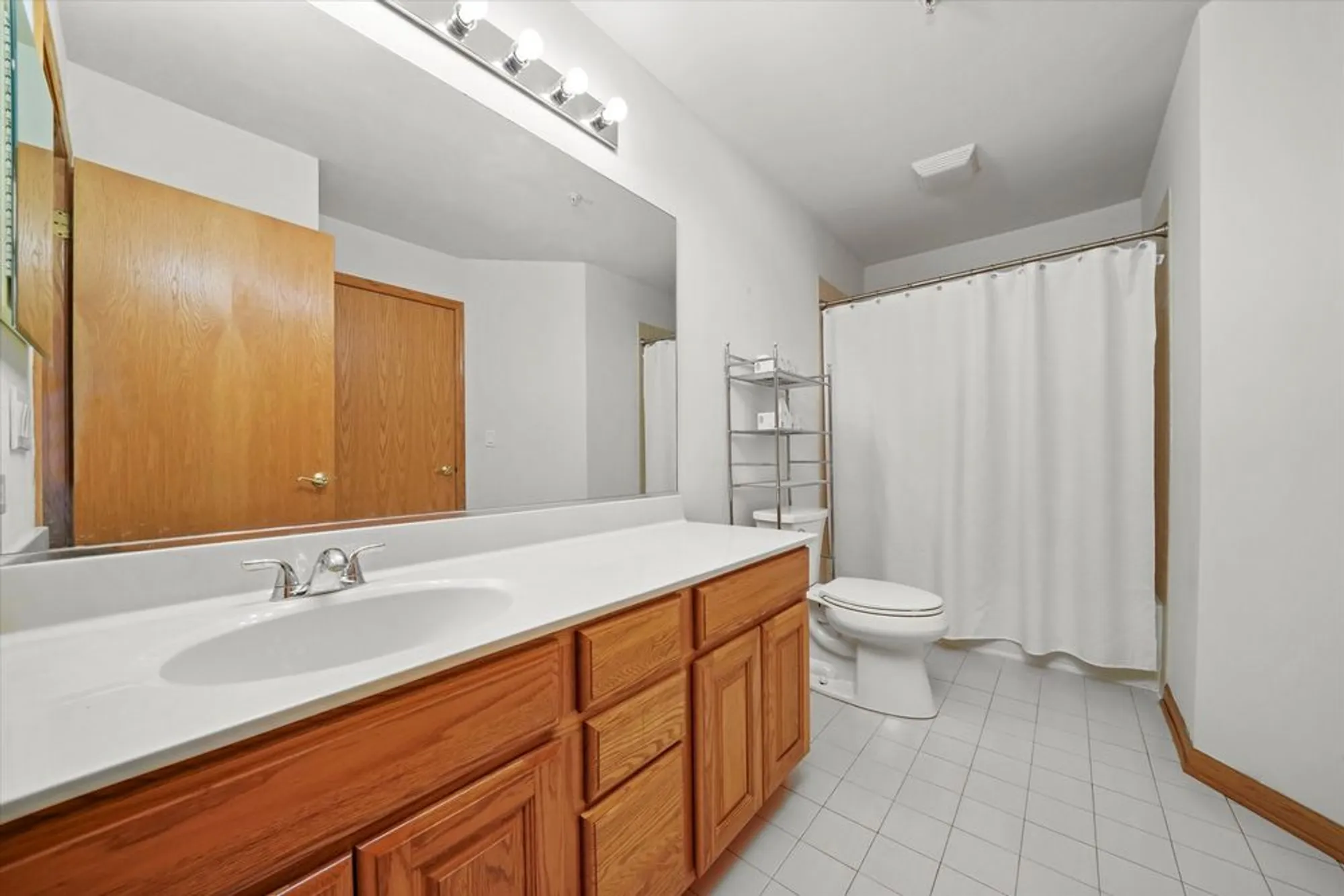 Property Slideshow image 11 of 15 | 20862 w torrey pines 2b, Plainfield, IL, 60544