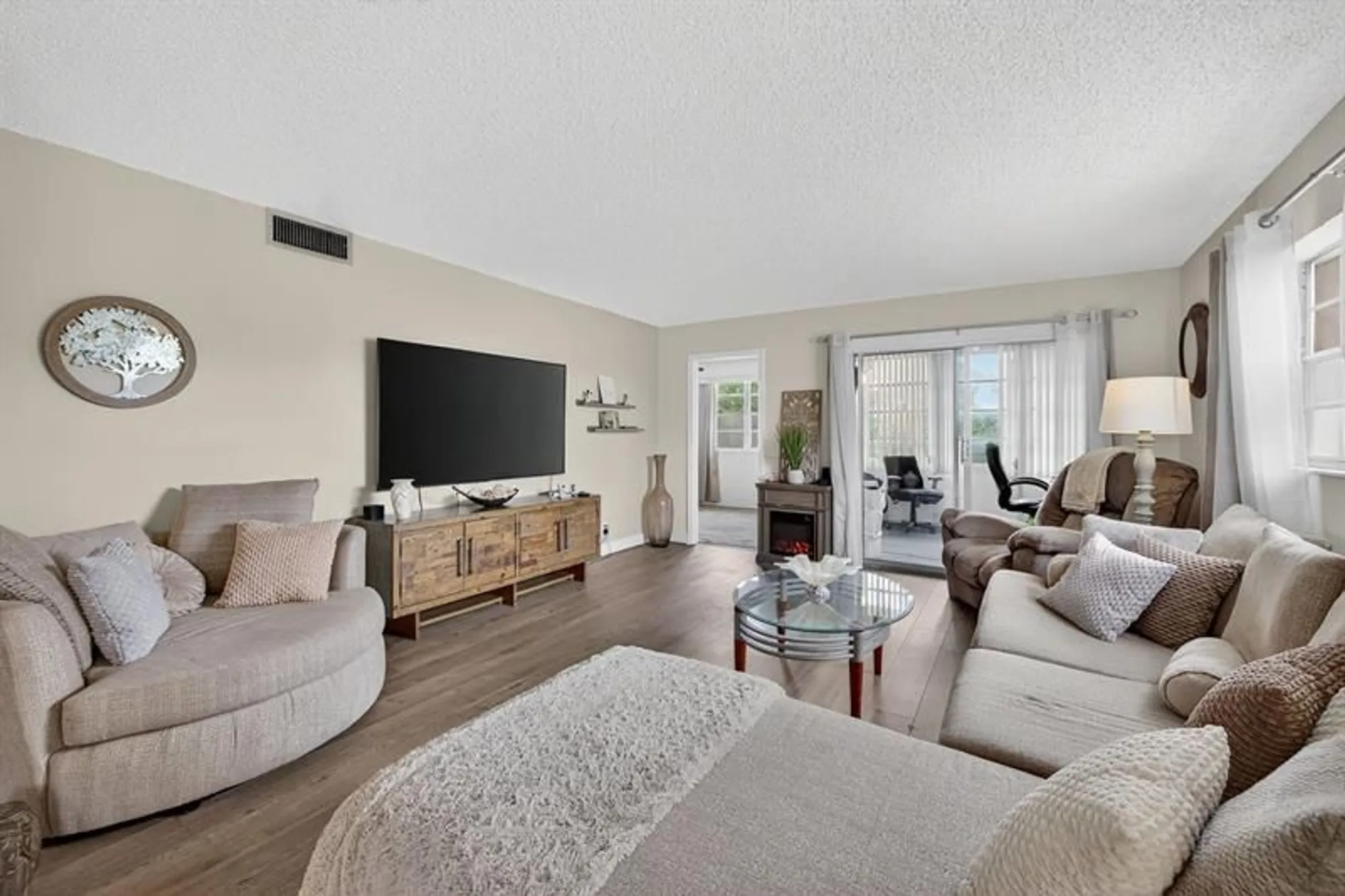 Property Slideshow image 10 of 16 | 1603 abaco dr m4, Coconut Creek, FL, 33066