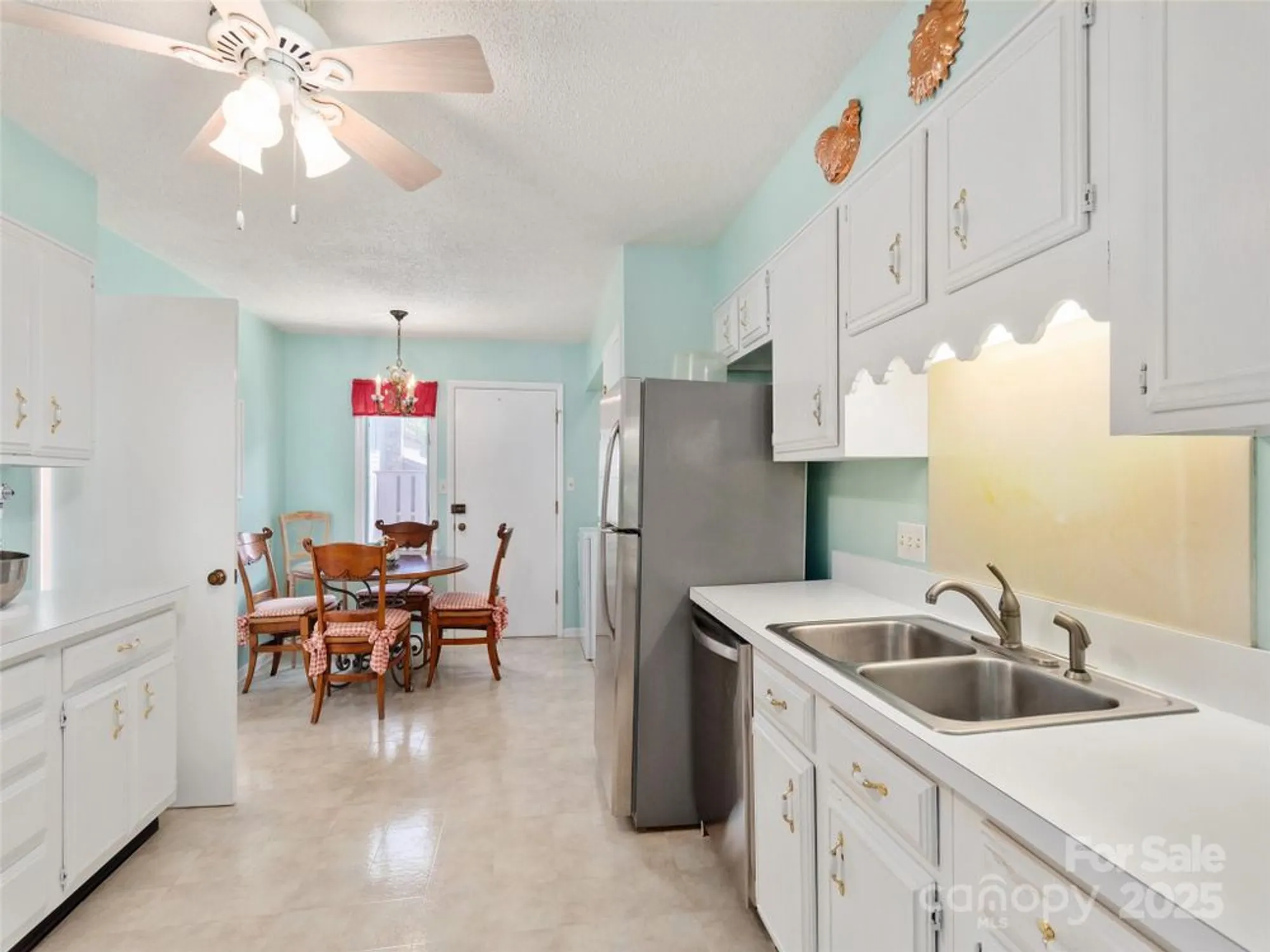 Property Slideshow image 11 of 26 | 514 crowfields ln, Asheville, NC, 28803