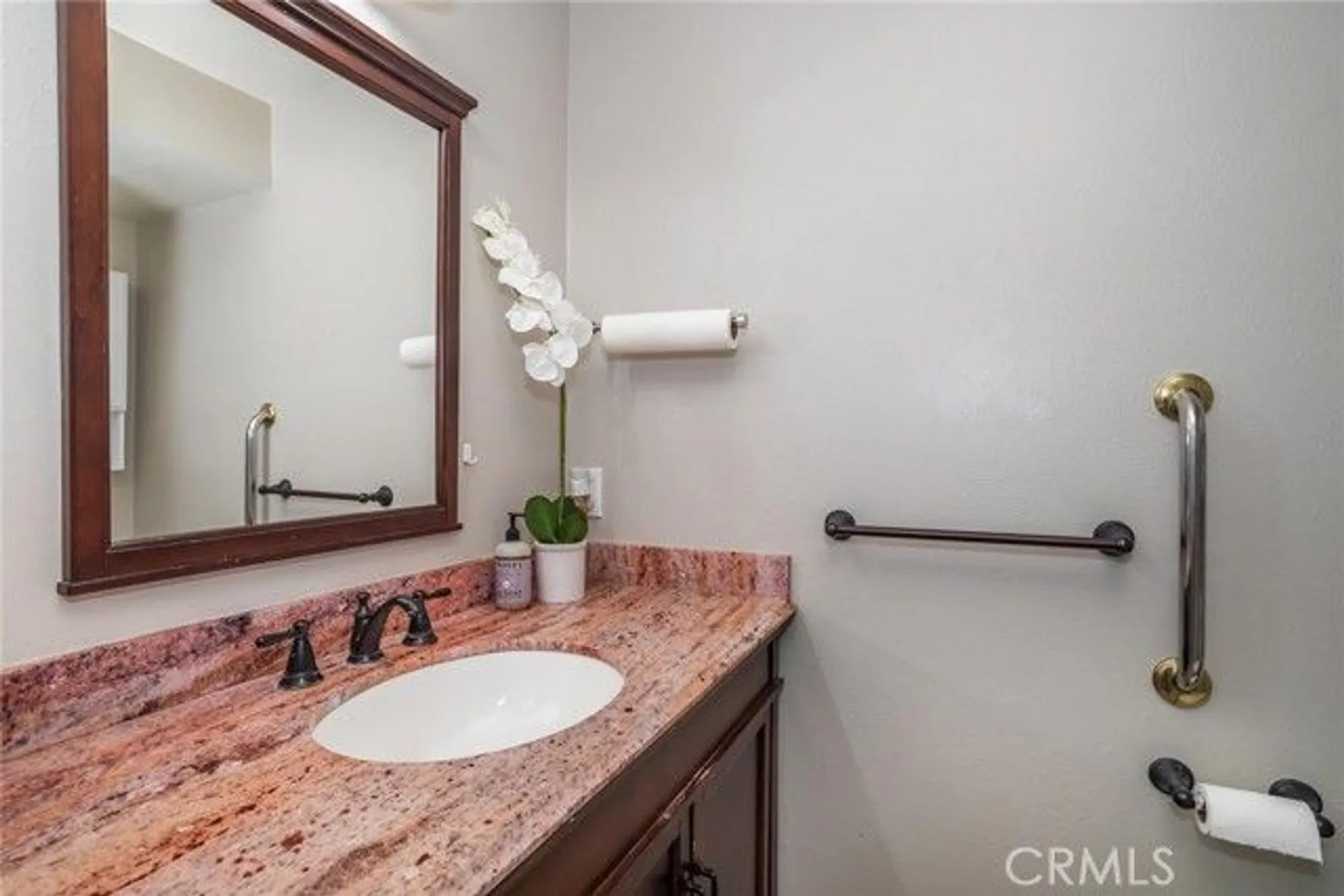 Property Slideshow image 18 of 35 | 19124 avenue of the oaks a, Newhall, CA, 91321