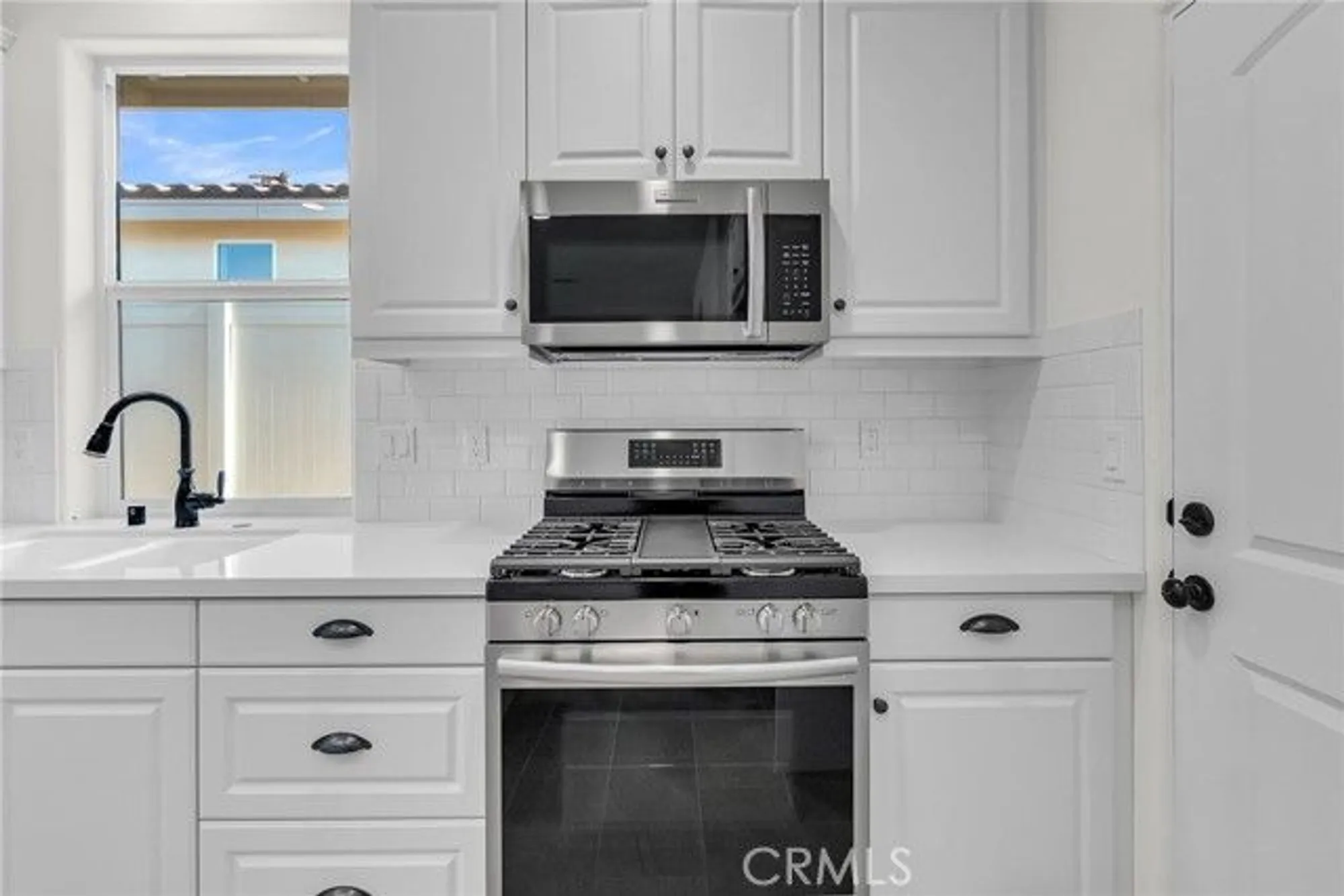 Property Slideshow image 9 of 35 | 7420 desert sky dr, Yucca Valley, CA, 92284