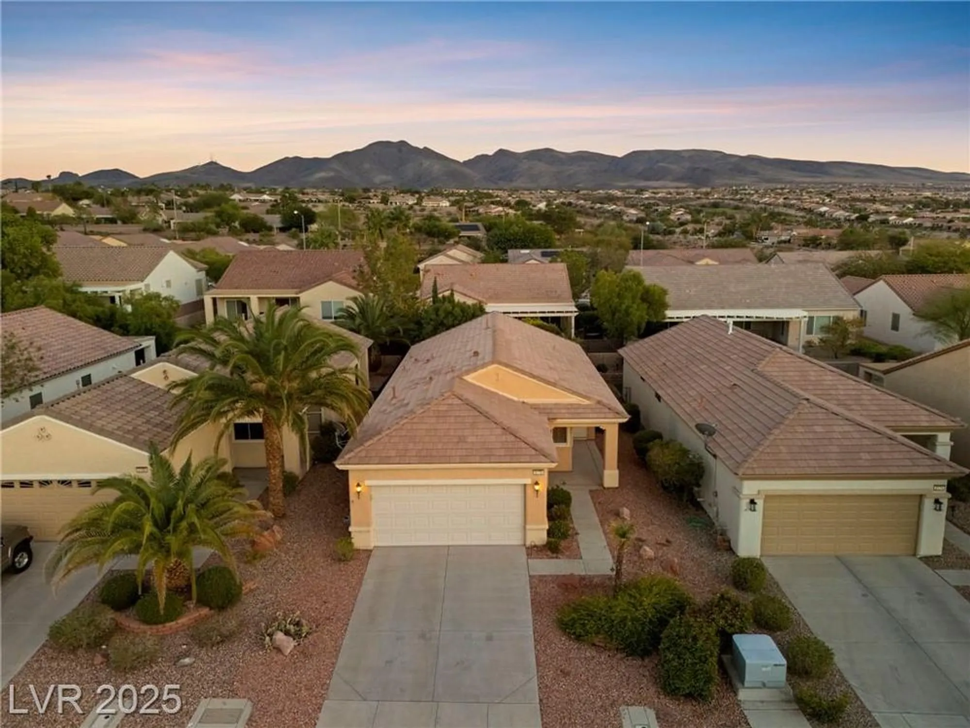 Property Slideshow image 10 of 62 | 2170 oliver springs st, Henderson, NV, 89052