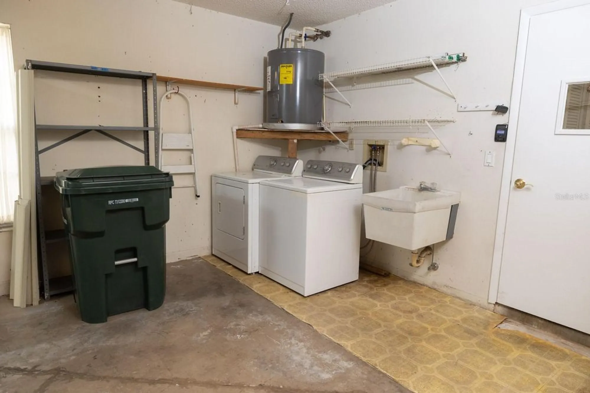 Property Slideshow image 47 of 58 | 4018 oakhurst dr 3181, Sarasota, FL, 34233