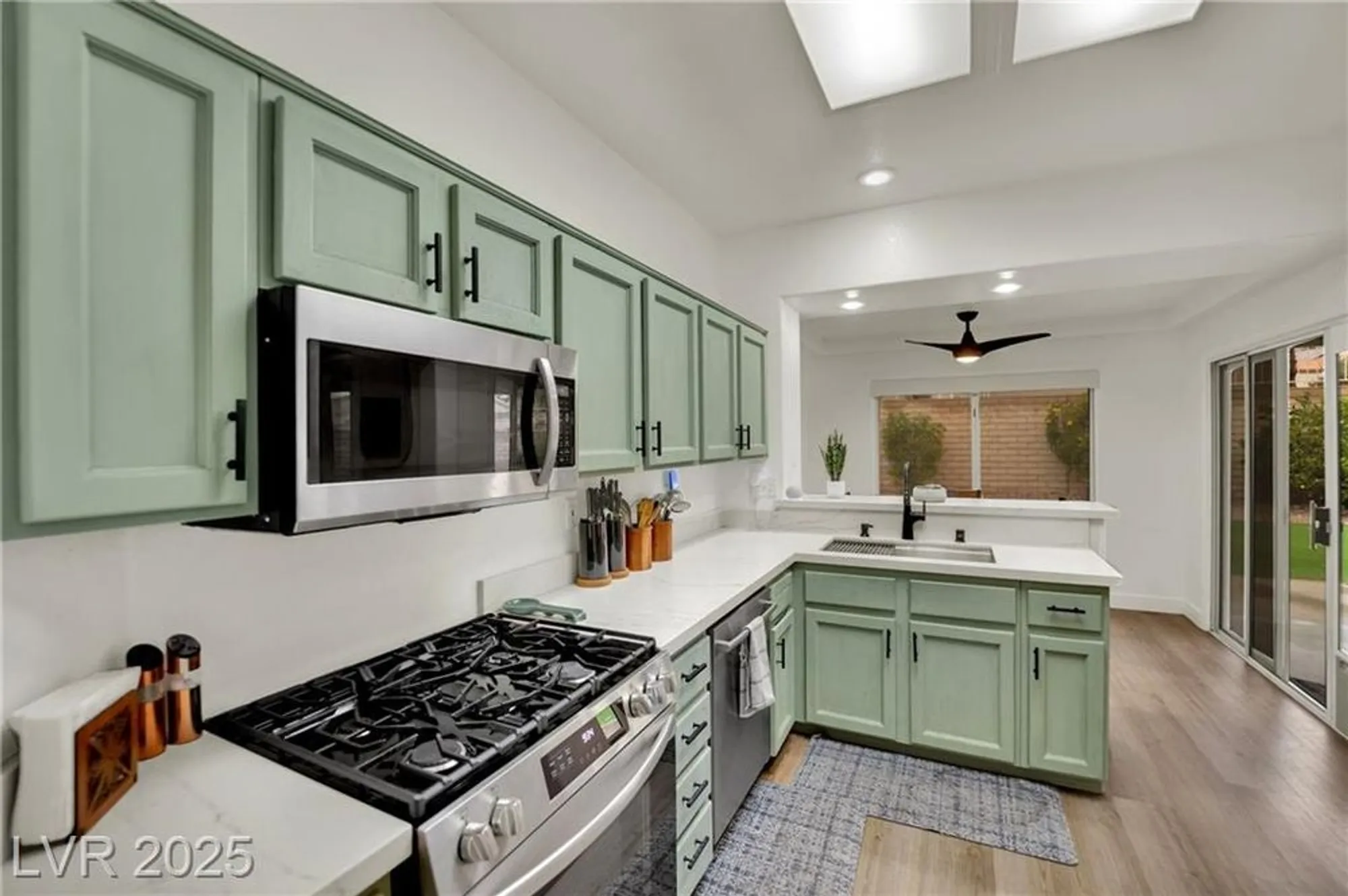 Property Slideshow image 10 of 28 | 2409 indigo valley st, Las Vegas, NV, 89134