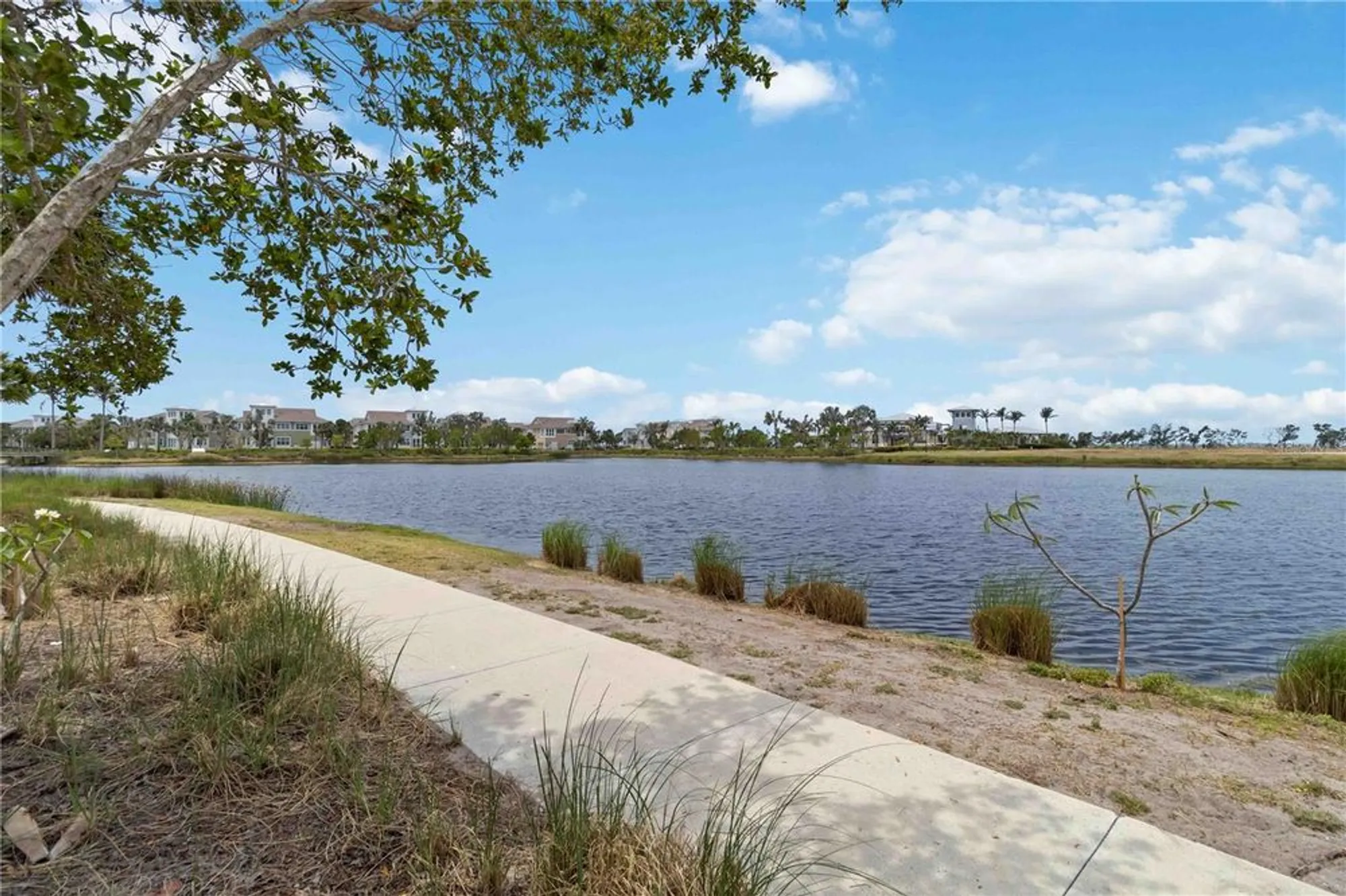 Property Slideshow image 27 of 88 | 230 sapphire lake dr unit 201, Bradenton, FL, 34209