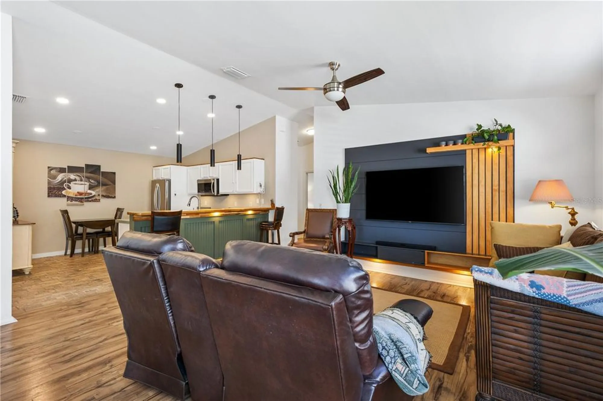 Property Slideshow image 12 of 30 | 17370 se 82nd roslyn ct, The Villages, FL, 32162