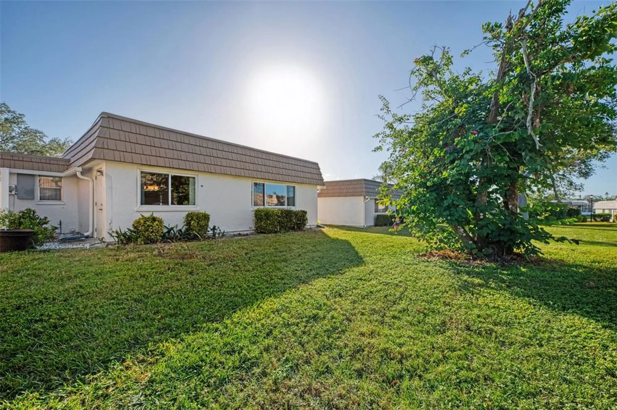 Property Slideshow image 32 of 47 | 2505 riverbluff pkwy # v196, Sarasota, FL, 34231
