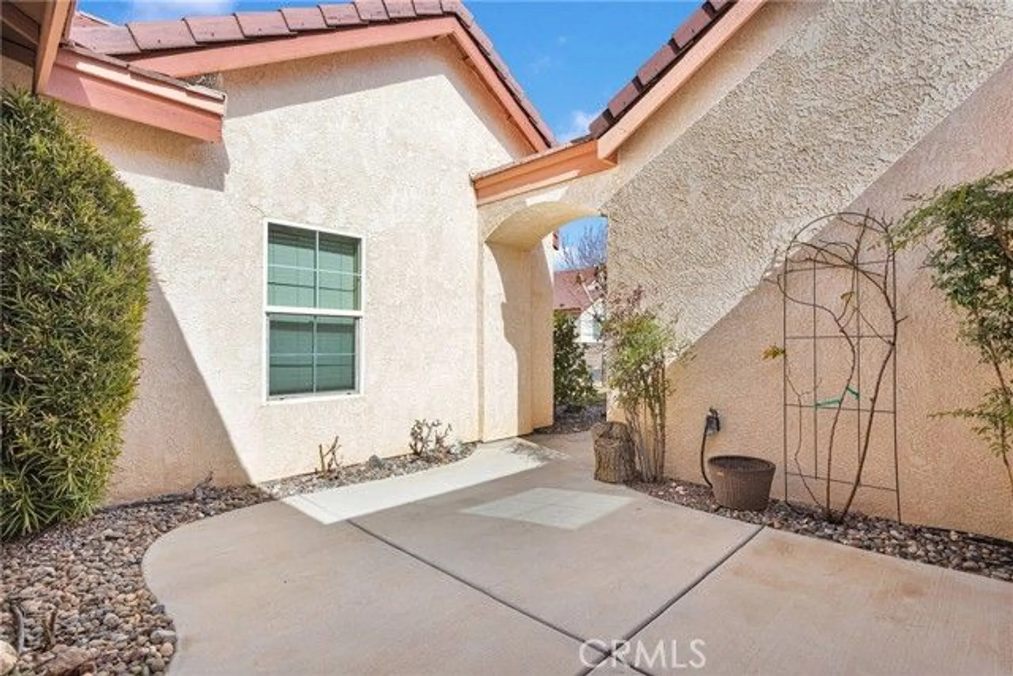 Property Slideshow image 6 of 36 | 11262 country club dr, Apple Valley, CA, 92308