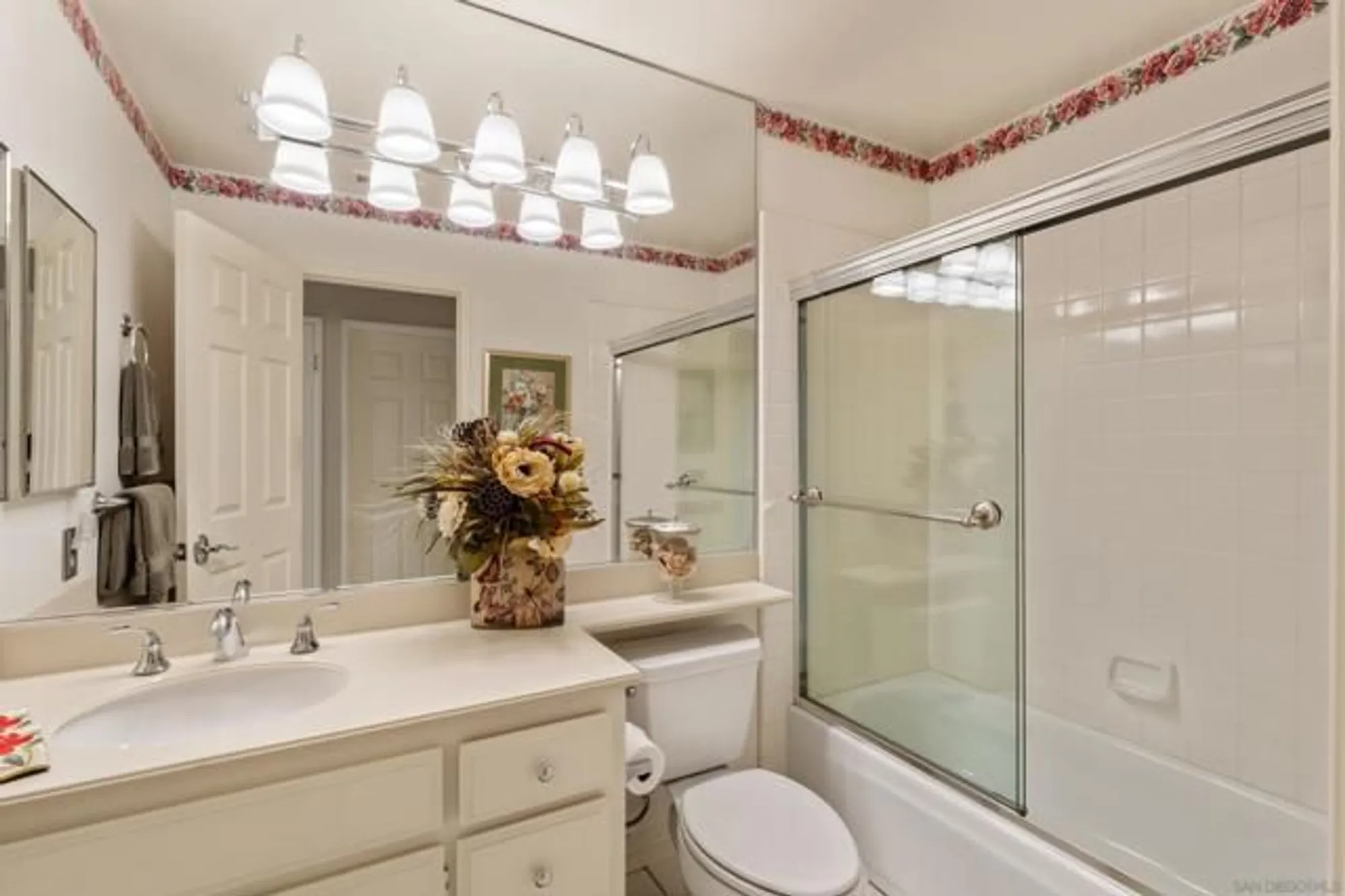 Property Slideshow image 26 of 37 | 18018 calle estepona, San Diego, CA, 92128