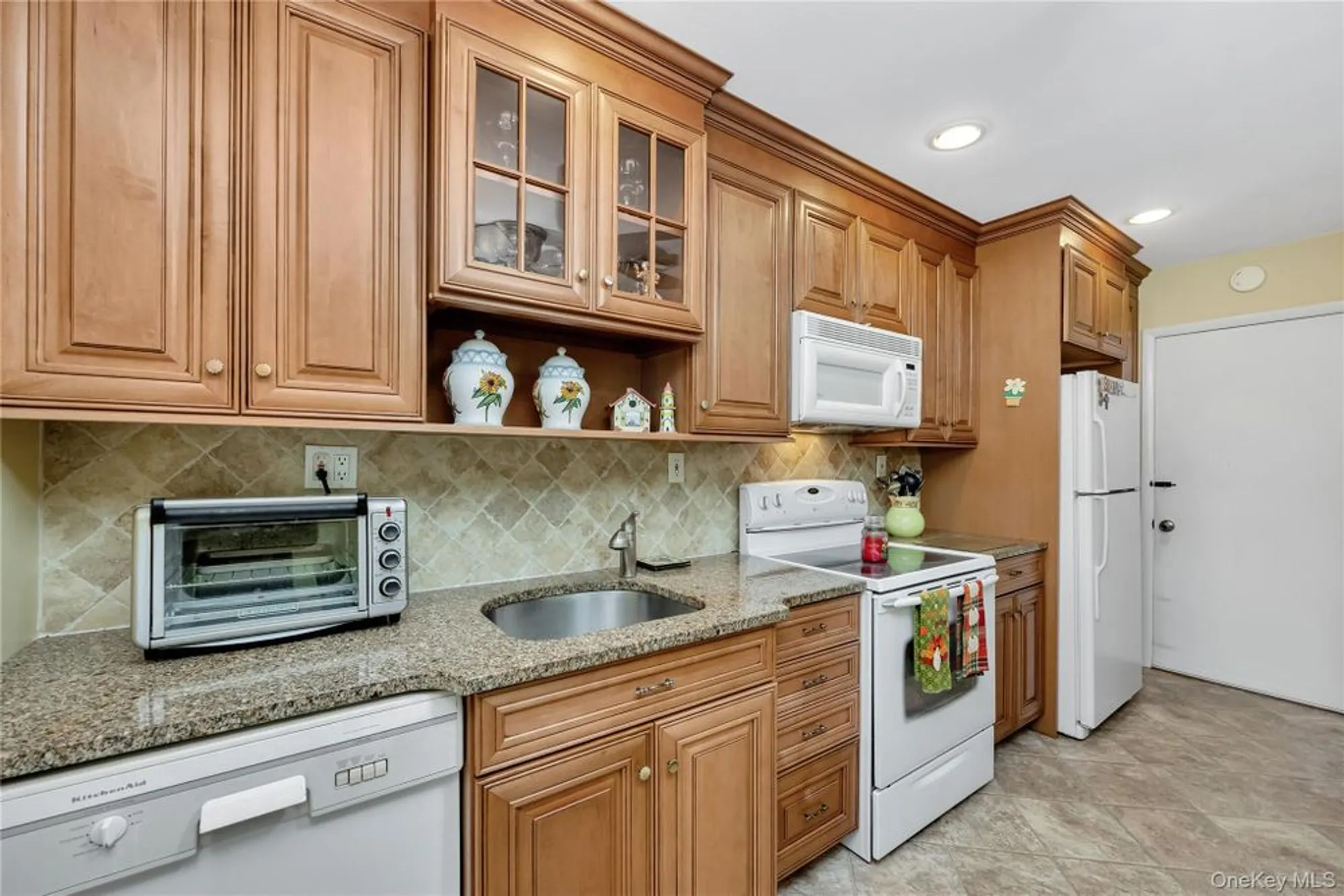 Property Slideshow image 8 of 22 | 412 weymouth ct unit b, Ridge, NY, 11961