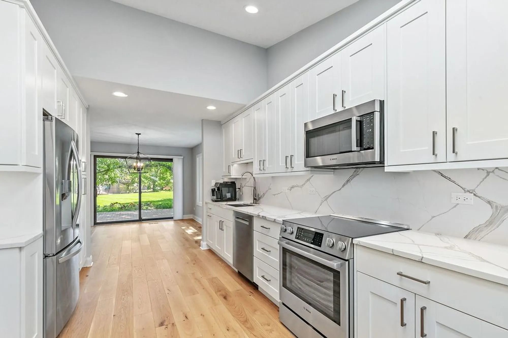 Property Slideshow image 10 of 48 | 535 woodview rd, Lake Barrington, IL, 60010