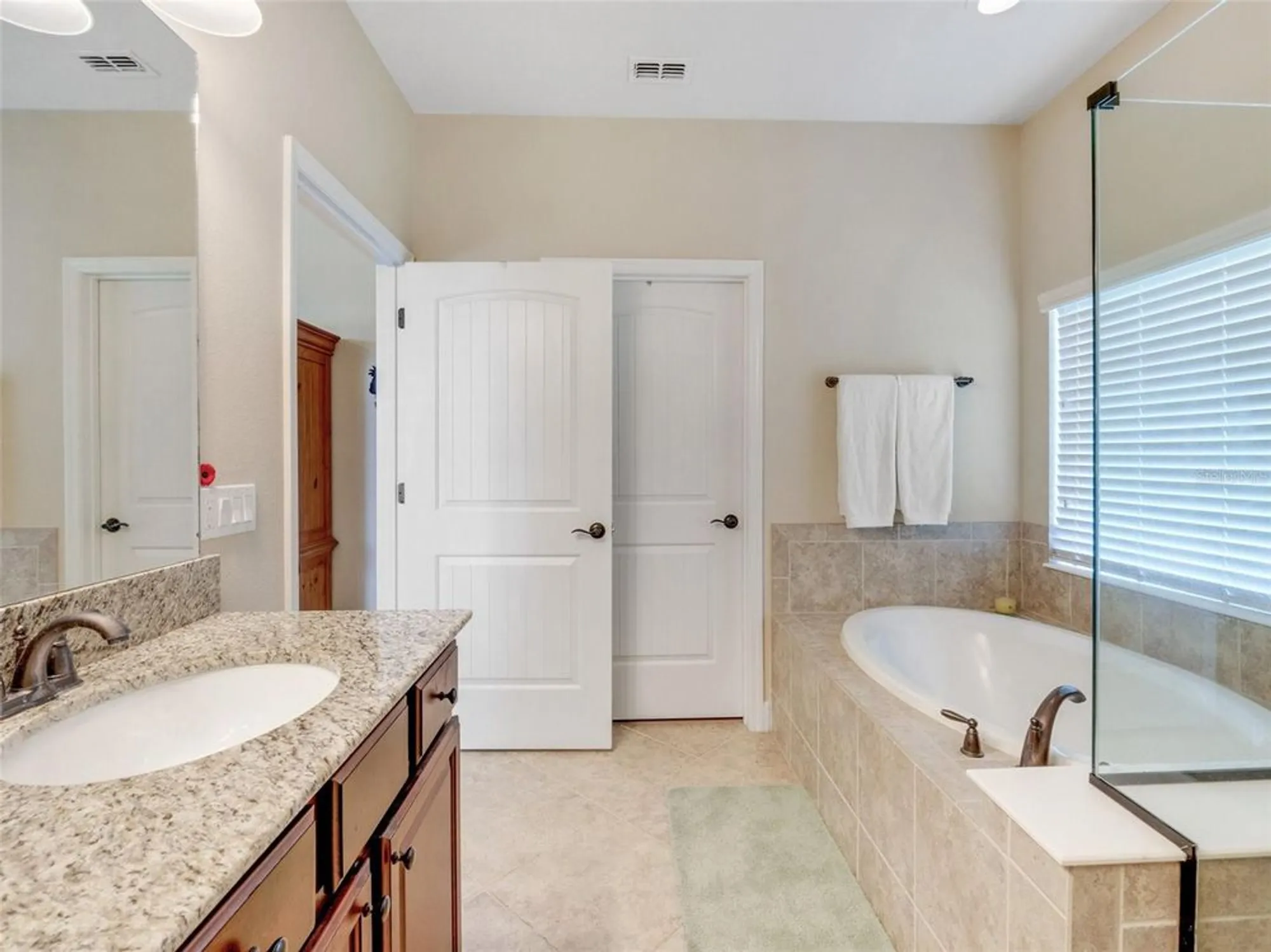 Property Slideshow image 22 of 67 | 208 almeria way, Davenport, FL, 33837