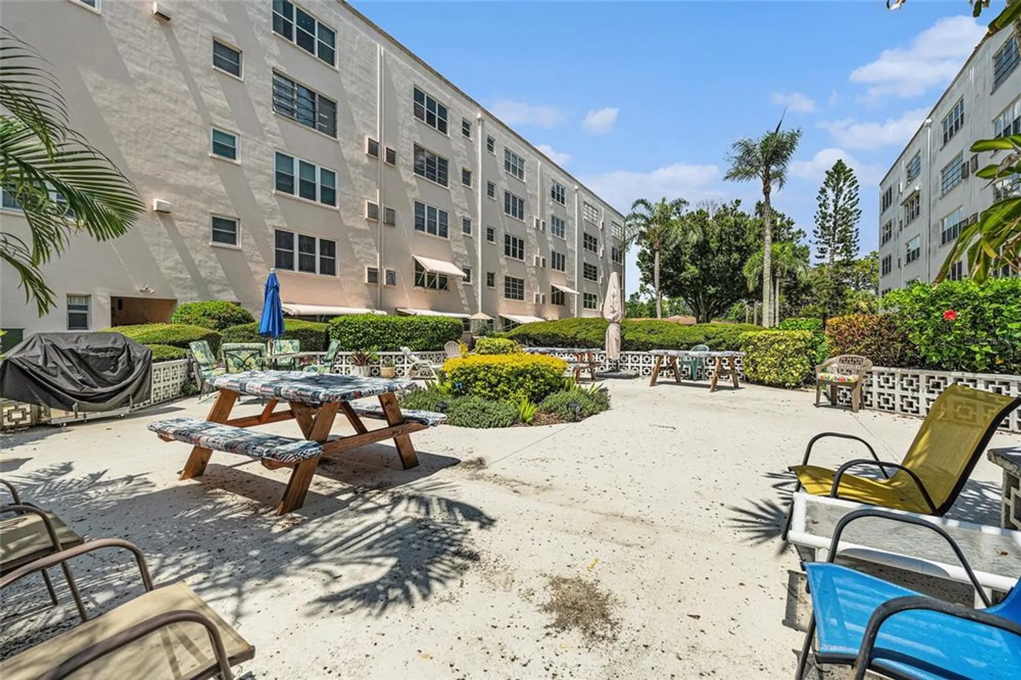 Property Slideshow image 11 of 17 | 5623 80th st n unit 415, St Petersburg, FL, 33709