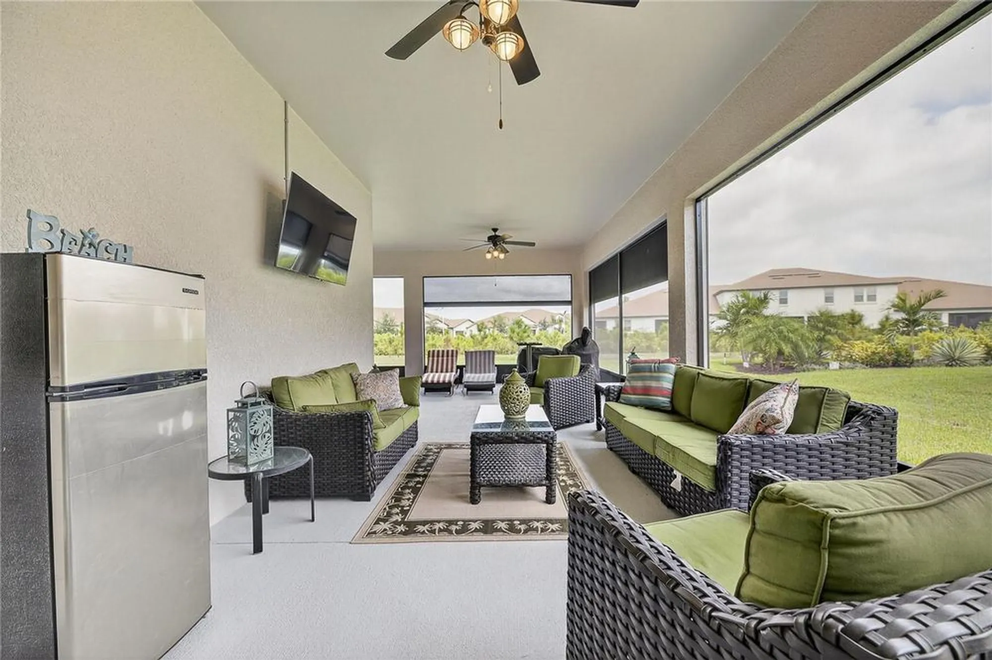 Property Slideshow image 49 of 96 | 5319 windy grove dr, Wimauma, FL, 33598