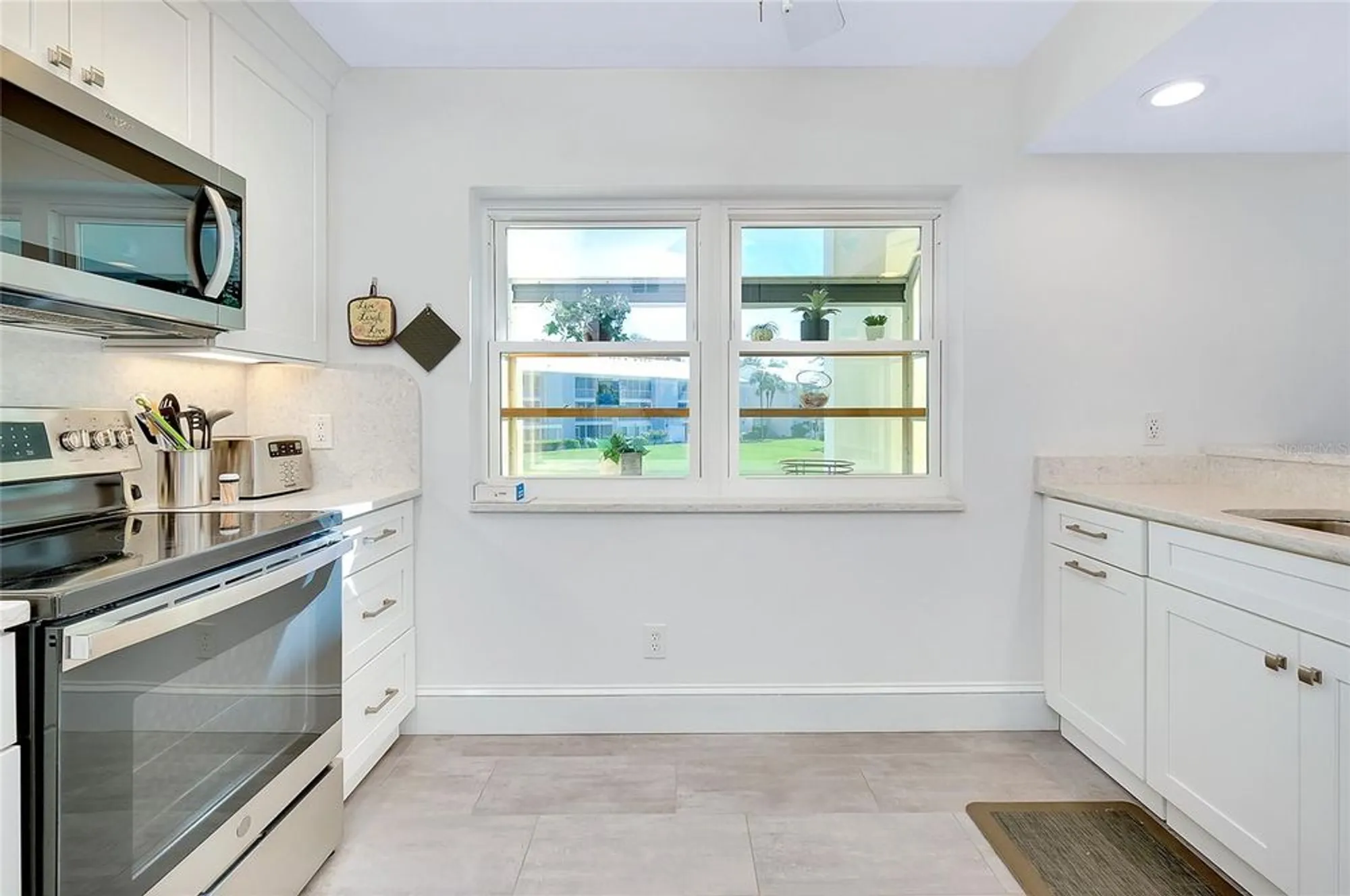 Property Slideshow image 7 of 68 | 433 cerromar ln 430, Venice, FL, 34293