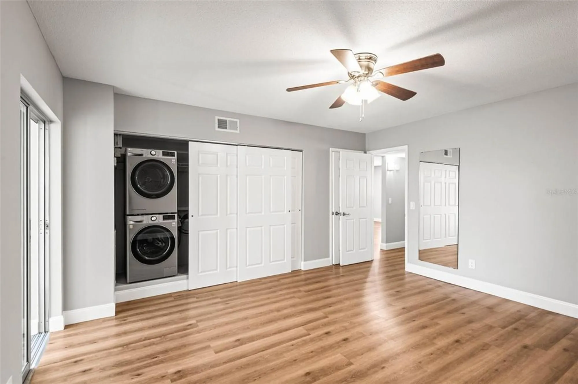 Property Slideshow image 21 of 32 | 2041 australia way 35, Clearwater, FL, 33763