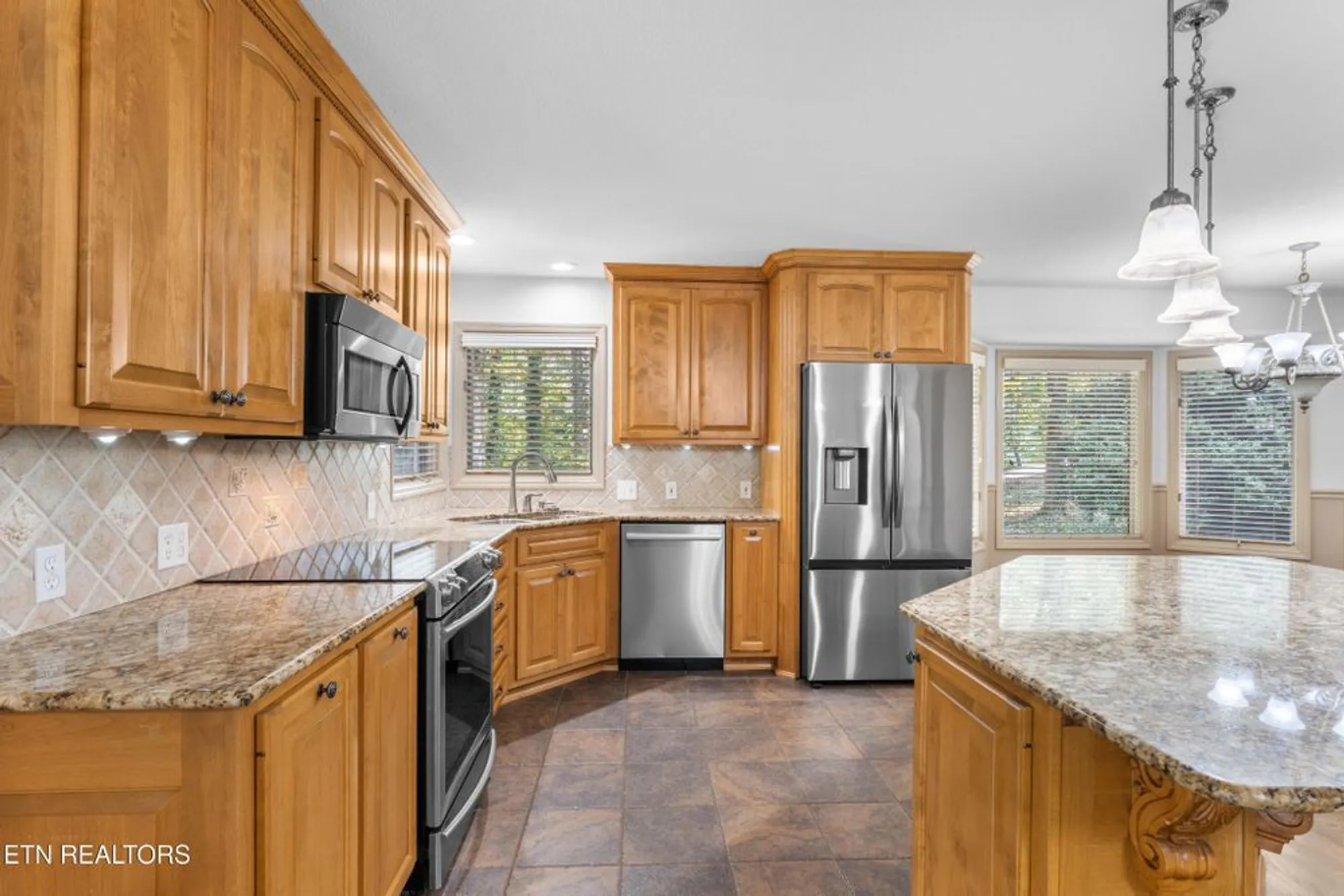 Property Slideshow image 15 of 60 | 407 tecumseh pt, Loudon, TN, 37774