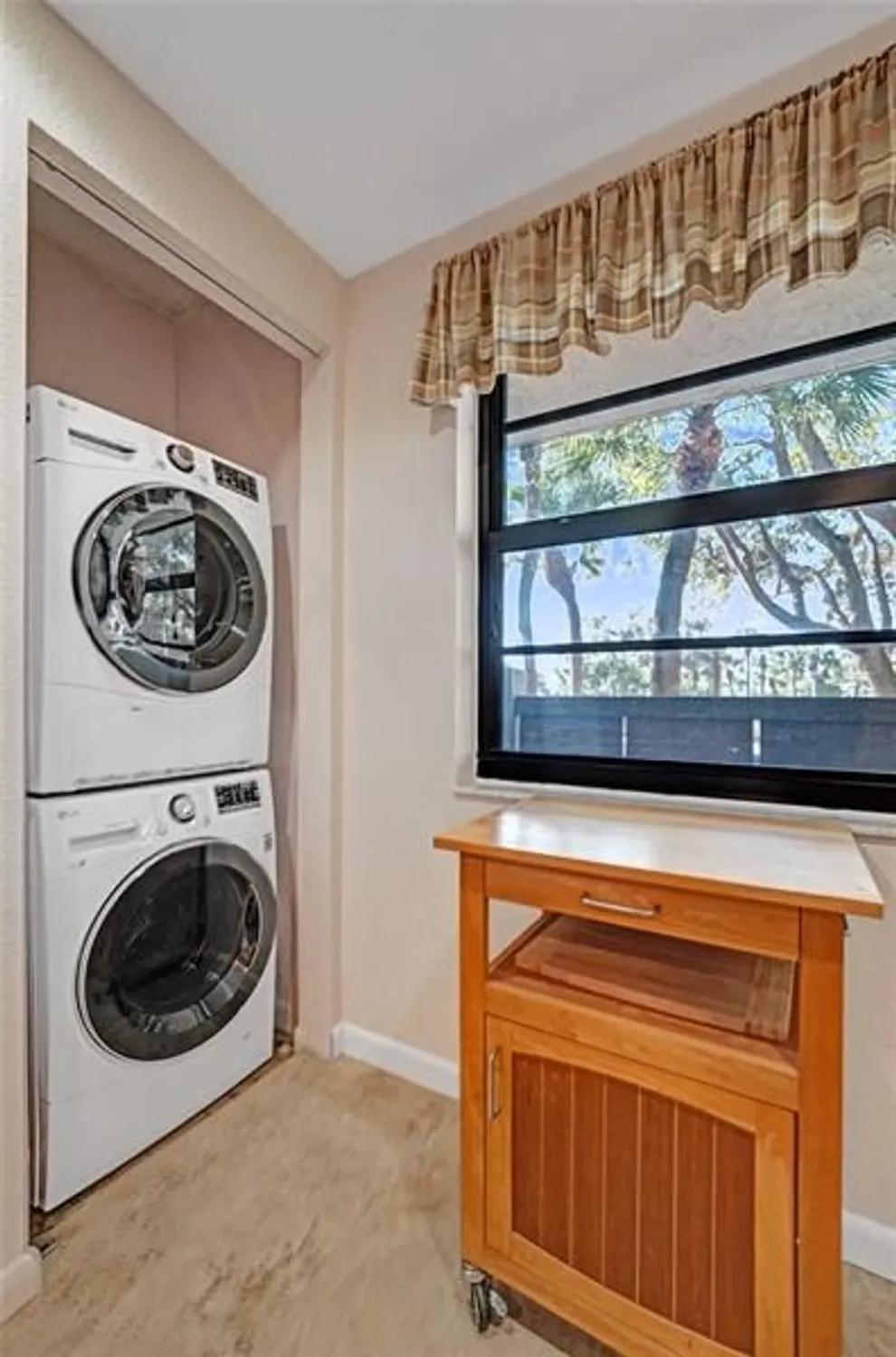 Property Slideshow image 13 of 29 | 900 colony point cir apt 221, Pembroke Pines, FL, 33026