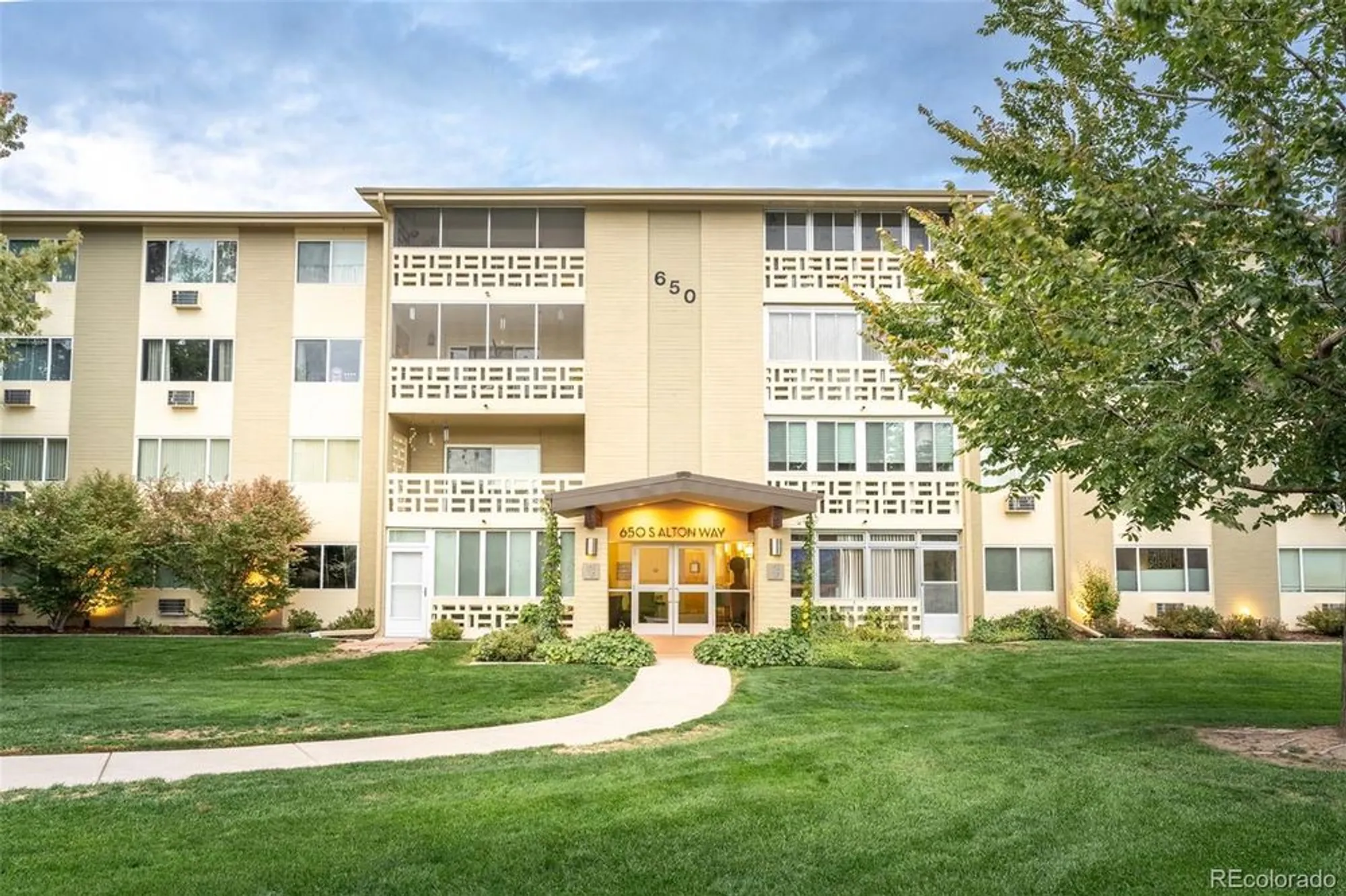 Property Slideshow image 1 of 31 | 650 s alton way apt 10c, Denver, CO, 80247