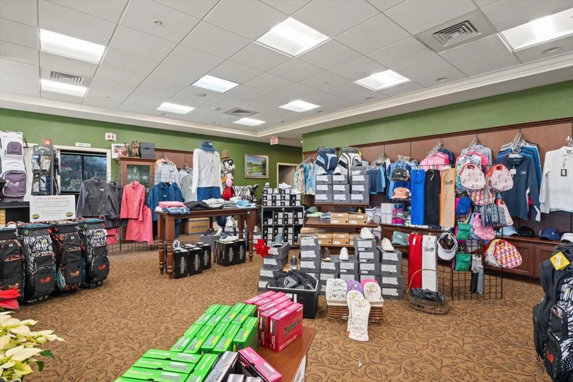 Property Slideshow image 42 of 67 | 6908 drewrys blf apt 711, Bradenton, FL, 34203