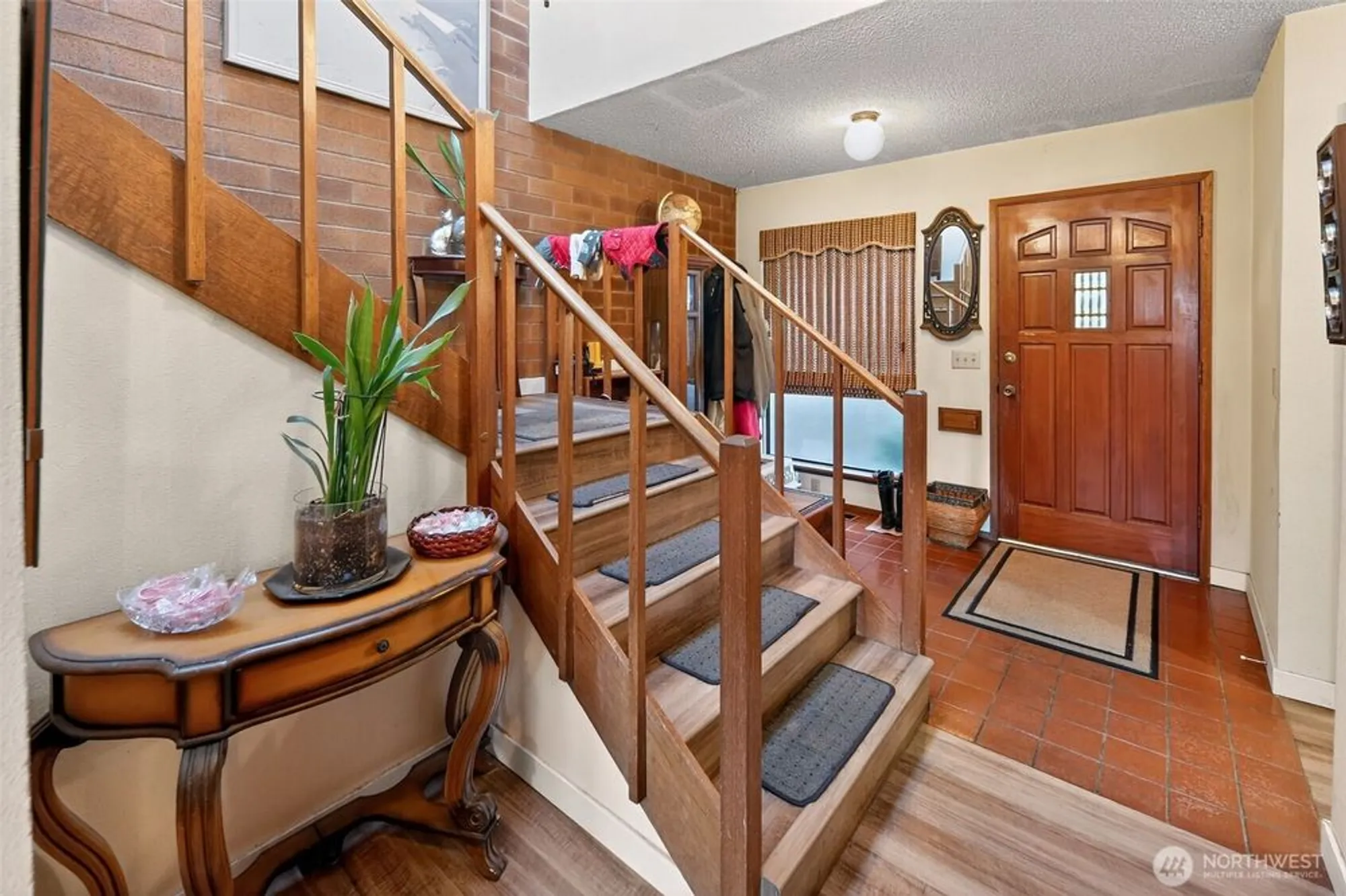 Property Slideshow image 5 of 30 | 10717 glen acres dr s # 735, Burien, WA, 98168