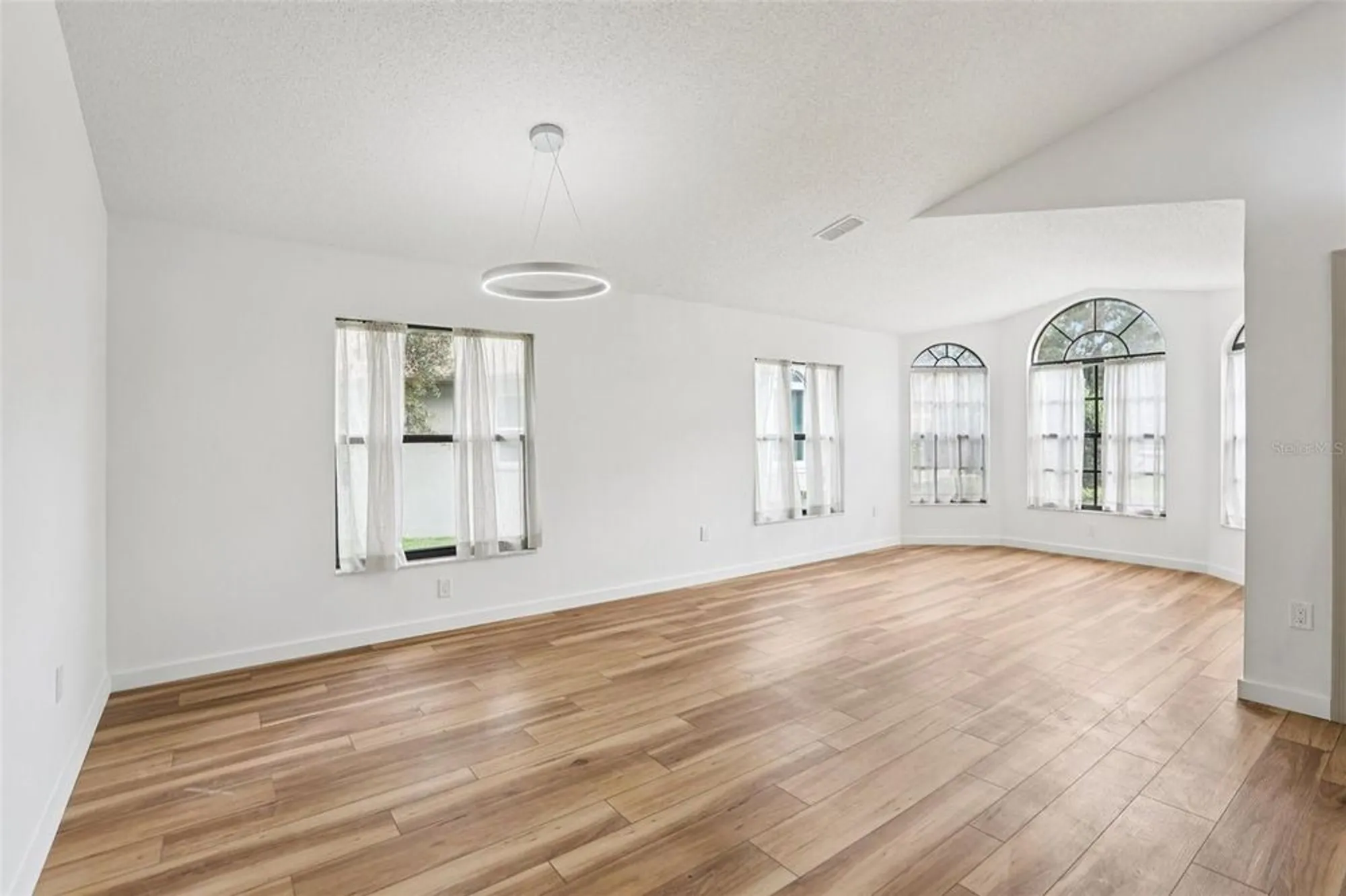 Property Slideshow image 5 of 32 | 533 bent oak ct, Spring Hill, FL, 34609