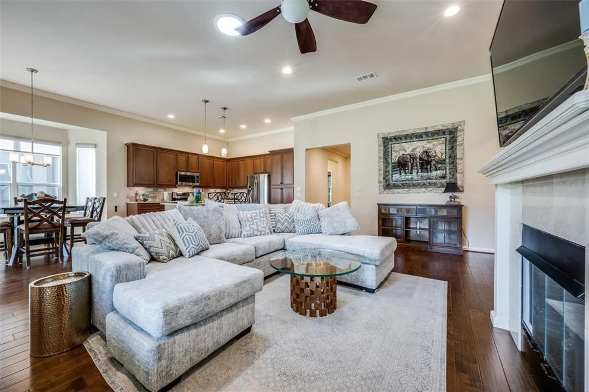 Property Slideshow image 9 of 39 | 11800 southerland dr, Denton, TX, 76207