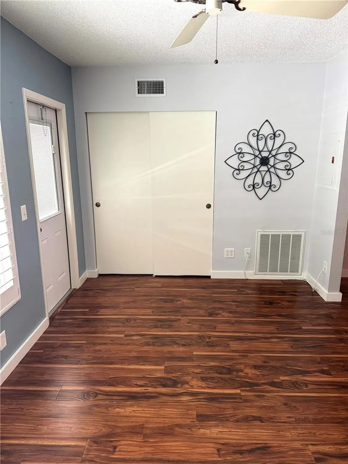 Property Slideshow image 16 of 37 | 2262 swedish dr 6, Clearwater, FL, 33763