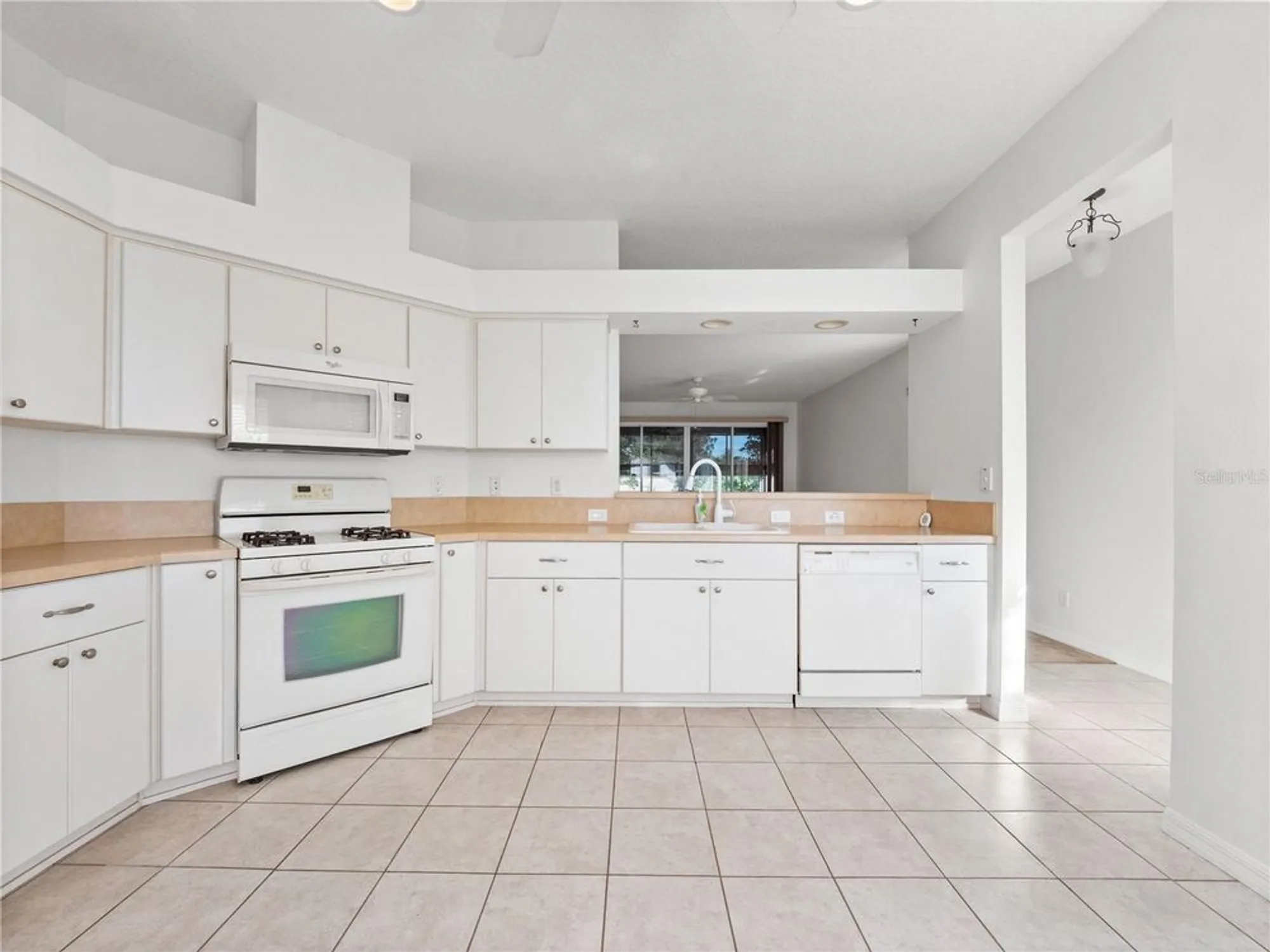 Property Slideshow image 3 of 77 | 20505 queen alexandra dr, Leesburg, FL, 34748